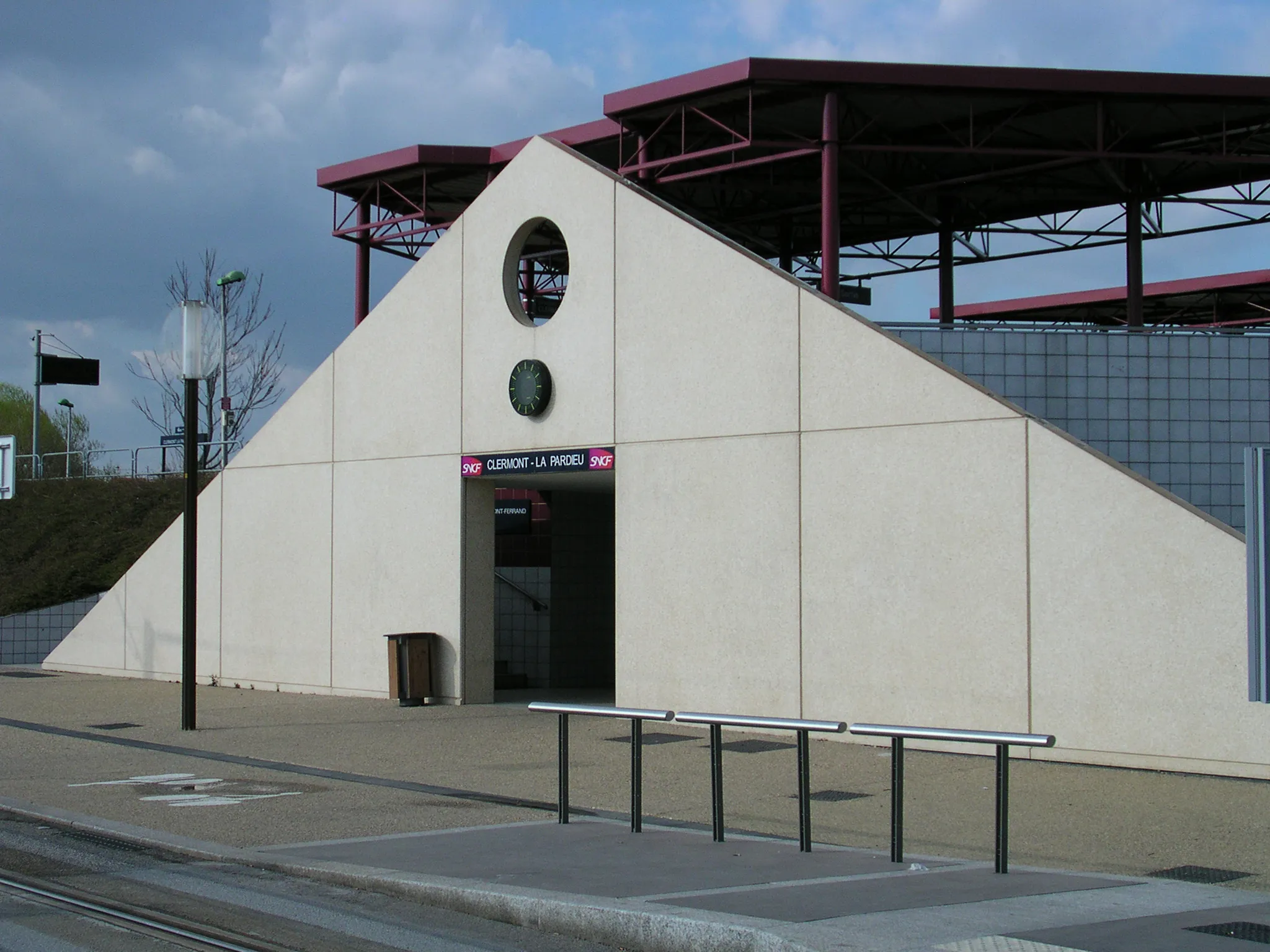 Photo showing: Clermont-La Pardieu SNCF railway station, Clermont-Ferrand