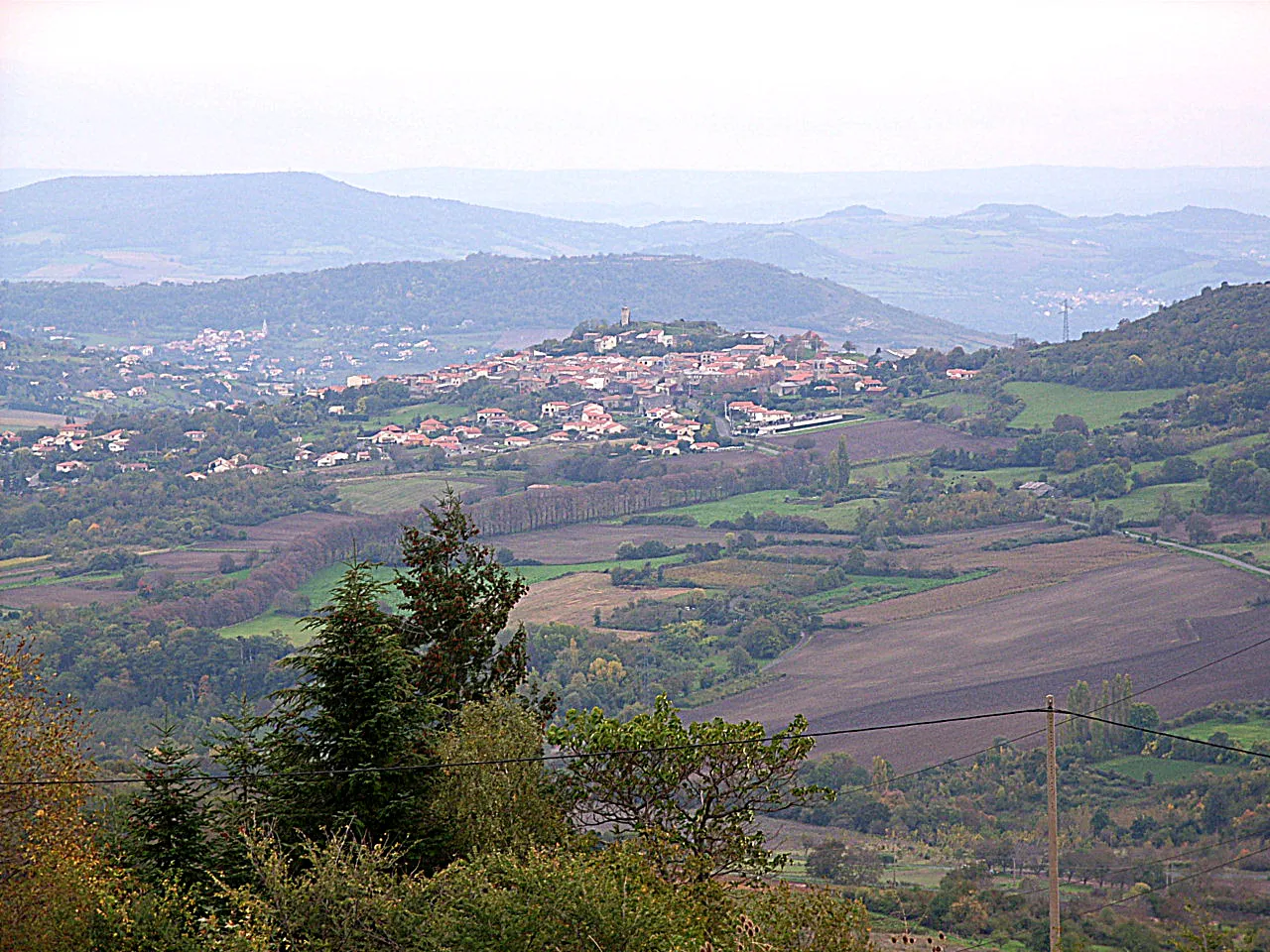 Photo showing: Le Crest (Puy-de-Dôme, France). Picture taken from the summit of the Puy Giroud