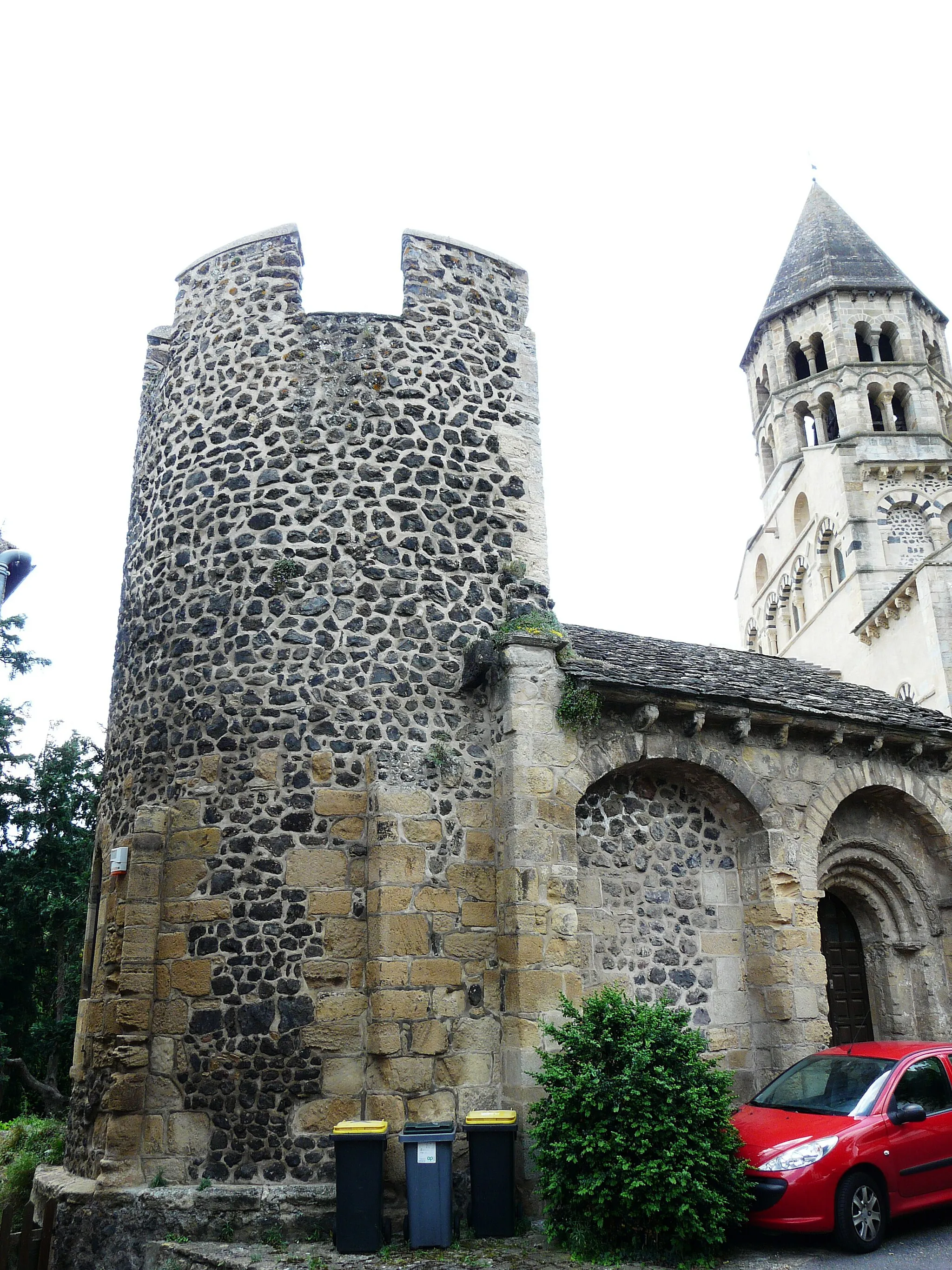 Photo showing: La chapelle Sainte-Magdeleine, Saint-Saturnin, Puy-de-Dôme, France.