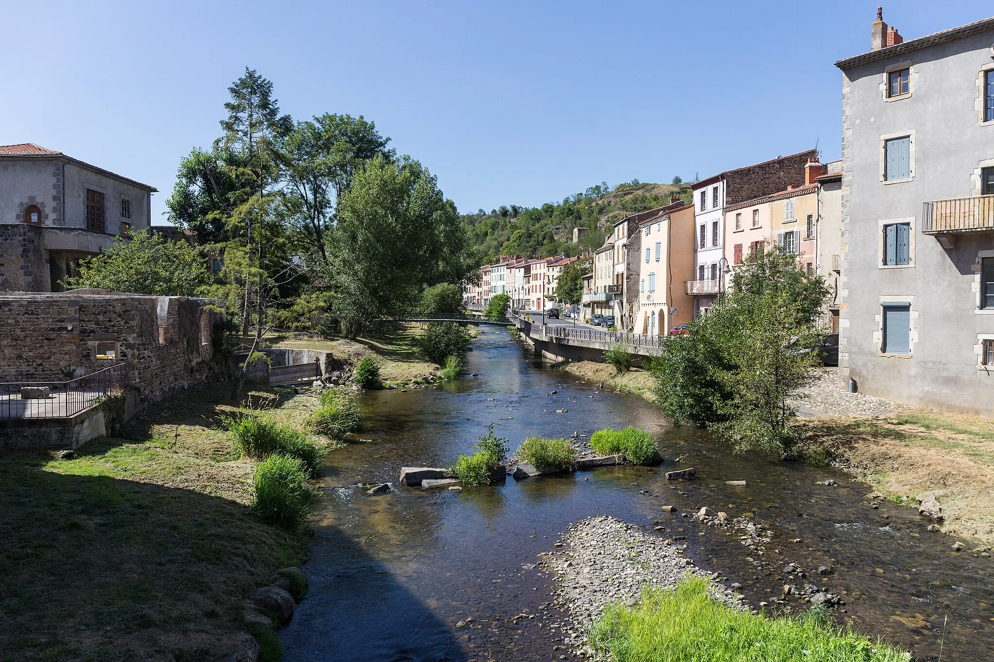 Photo showing: Couze Chambon river in Champeix.