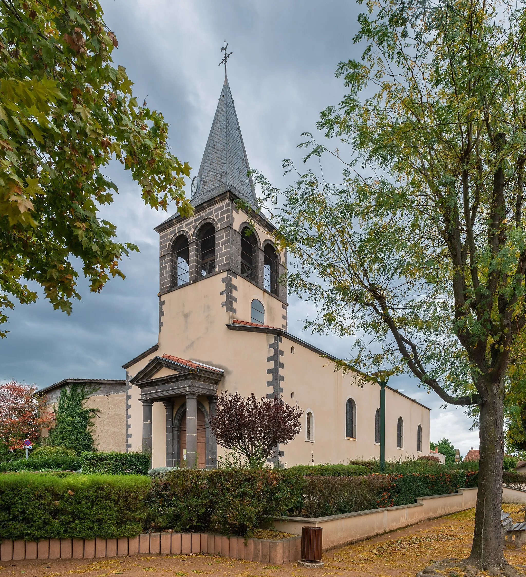 Photo showing: Saints Domninus, Dionysius and Our Lady church in Seychalles, Puy-de-Dôme, France