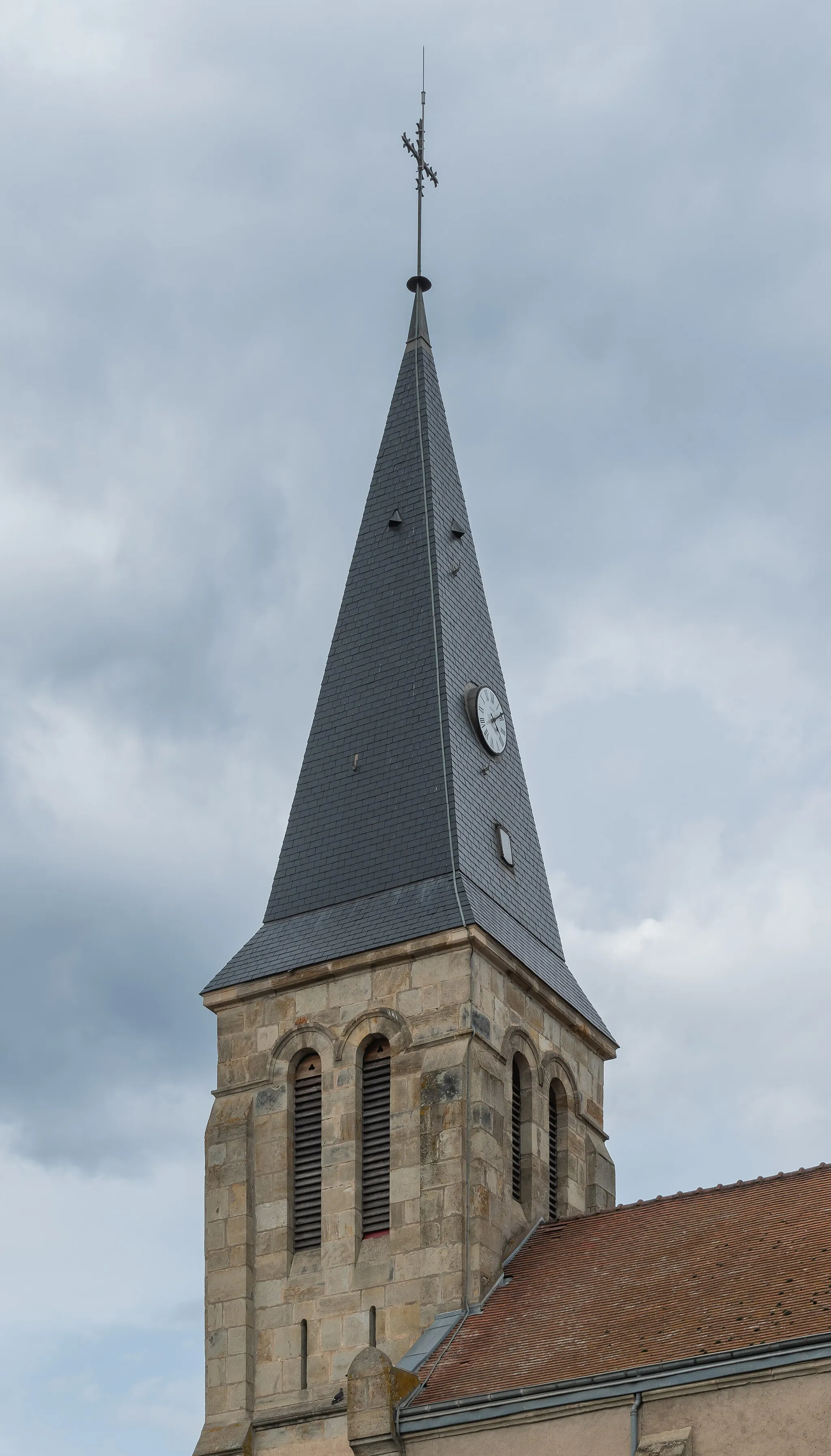 Photo showing: Bell tower of the Saint Julian church in Lempty, Puy-de-Dôme, France