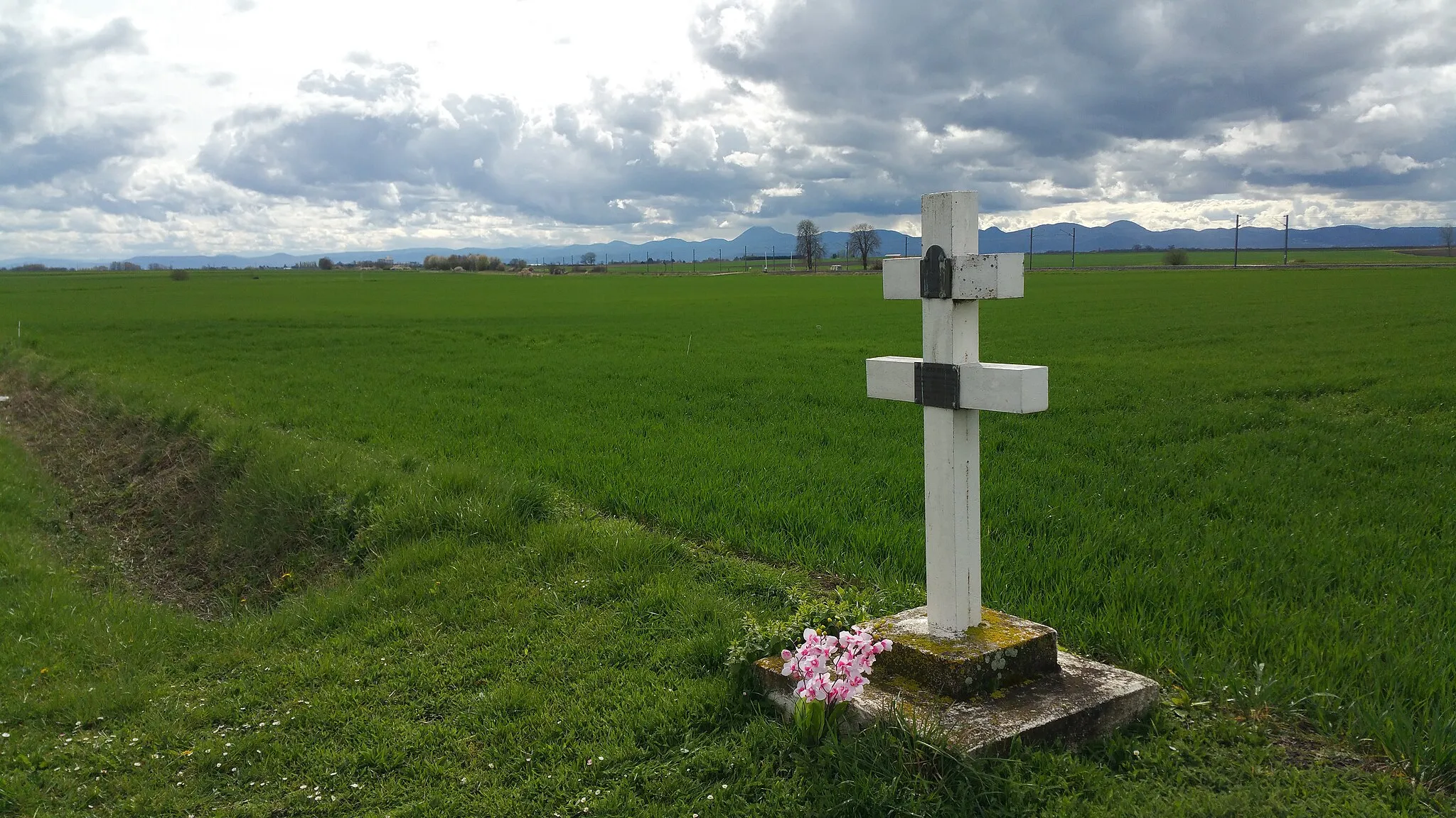 Photo showing: Croix de Lorraine, mémorial du combat de Sardon dans le Puy-de-Dôme