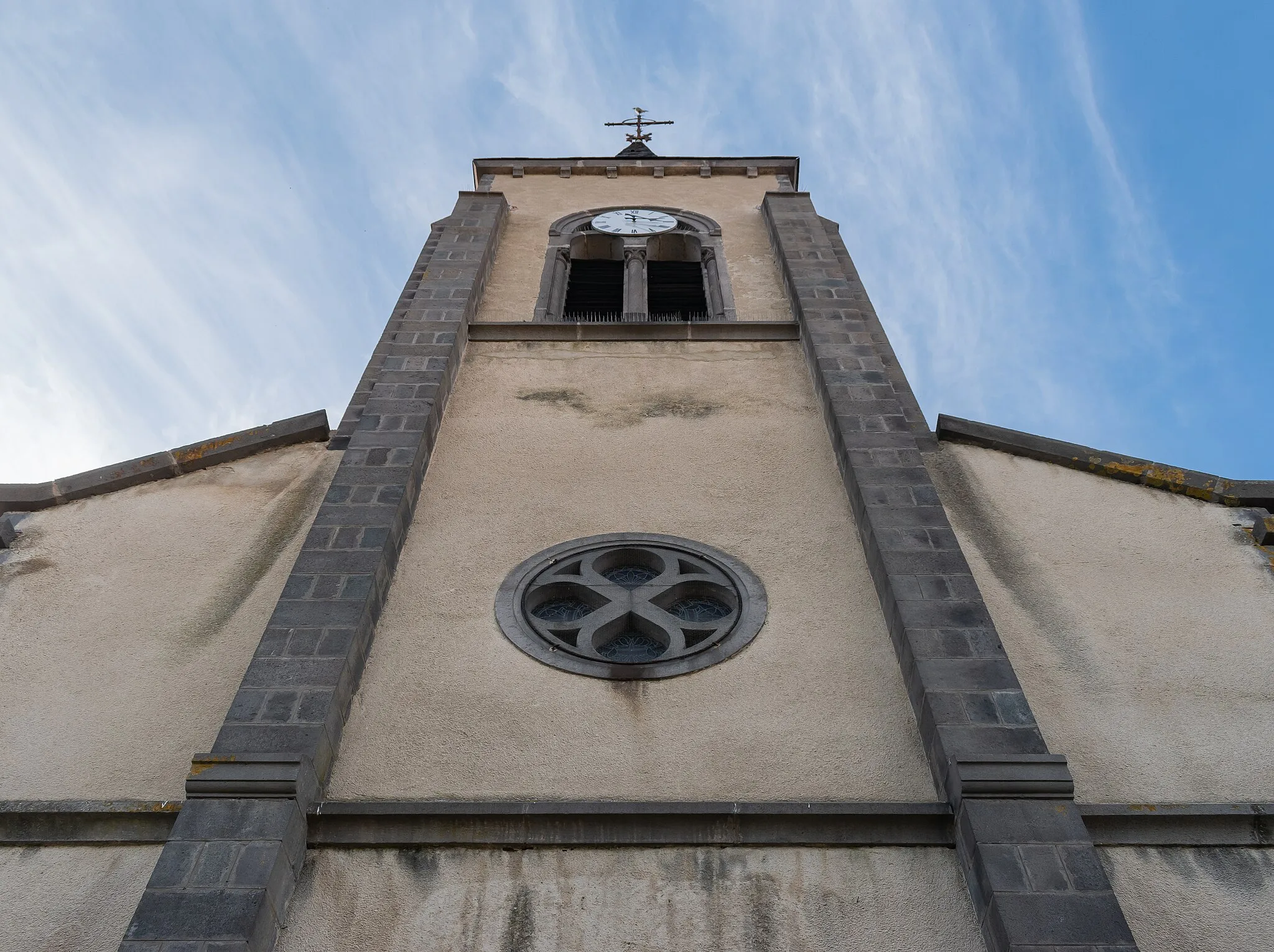 Photo showing: Upper part of the facade of the Saint Joseph church in Surat, Puy-de-Dôme, France