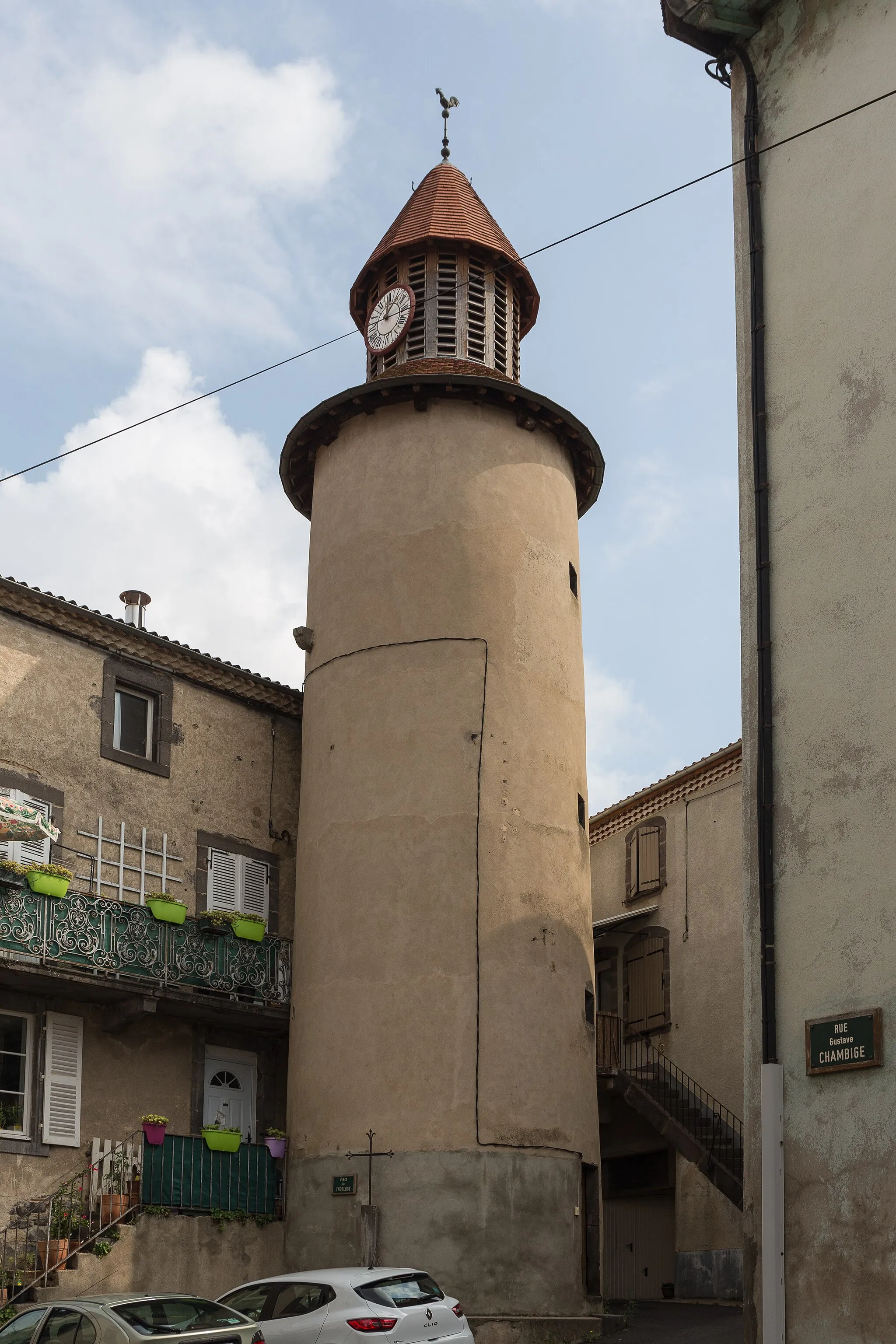 Photo showing: La tour de l'Horloge dans le village de Dallet à Mur-sur-Allier.