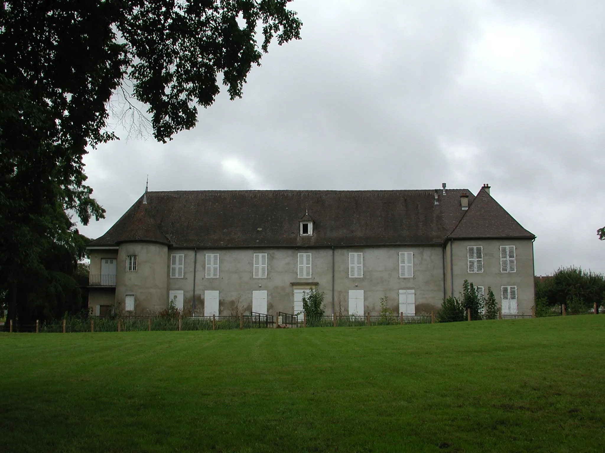 Photo showing: Bellerive-sur-Allier (Allier, France). Château du Bost, côté parc. 2008.