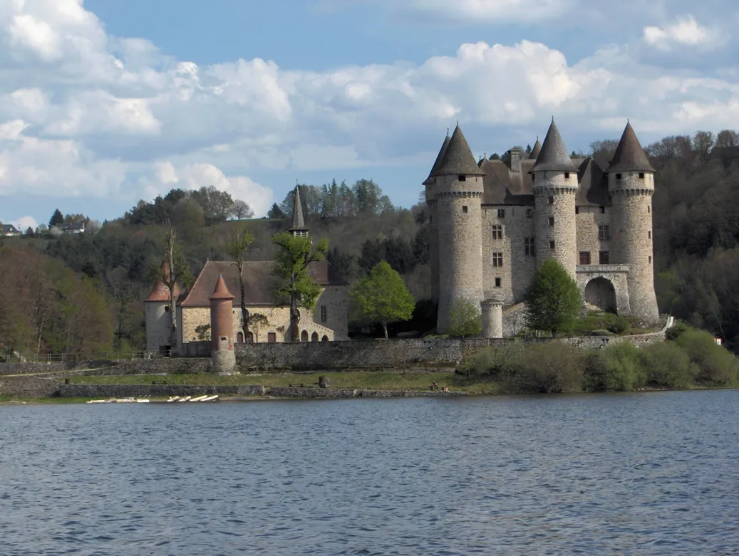 Photo showing: Photo taken by myself, whilst on a boat trip on the Dordogne river. Lewispb 21:38, 30 May 2006 (UTC)