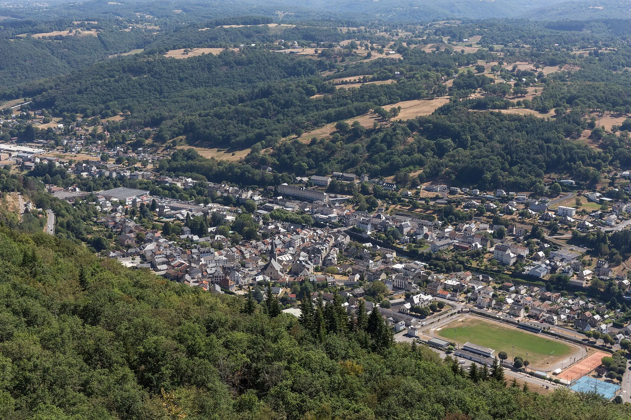 Photo showing: Vue générale de la ville de Bort-les-Orgues depuis le belvédère des orgues.