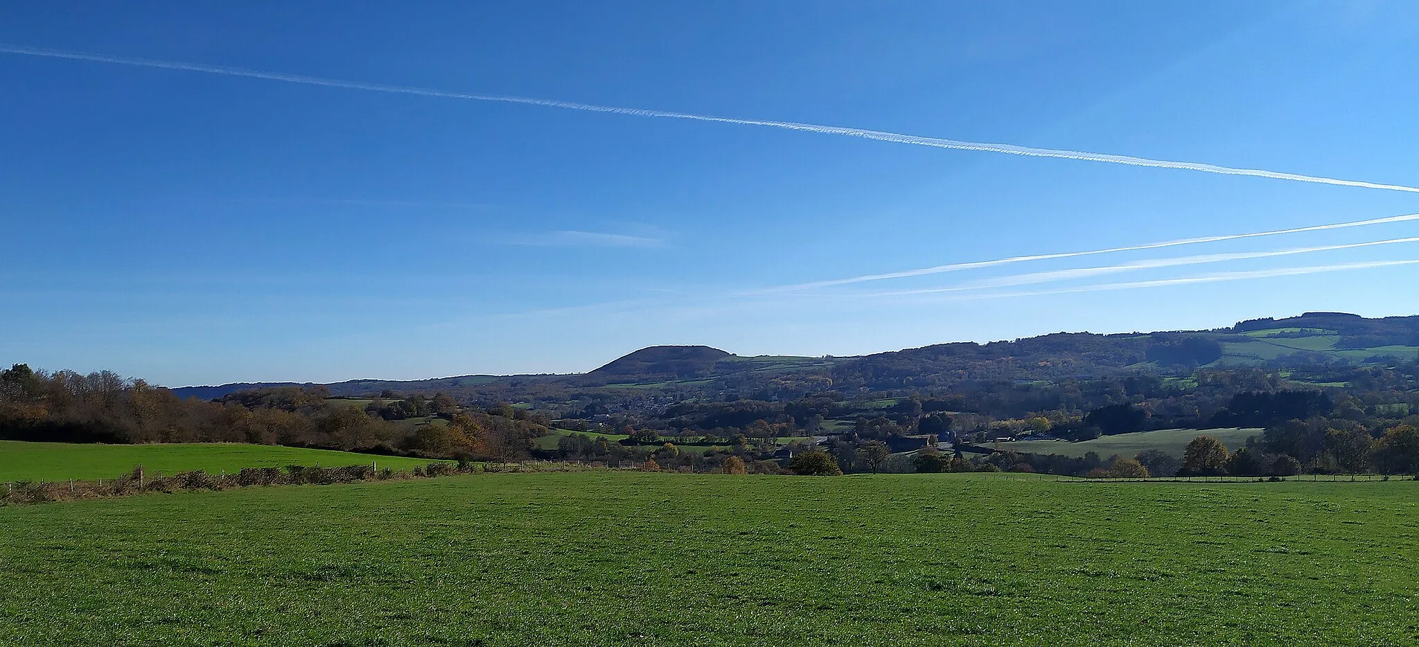 Photo showing: Le Puy de Chalard vue 5km à l'Ouest