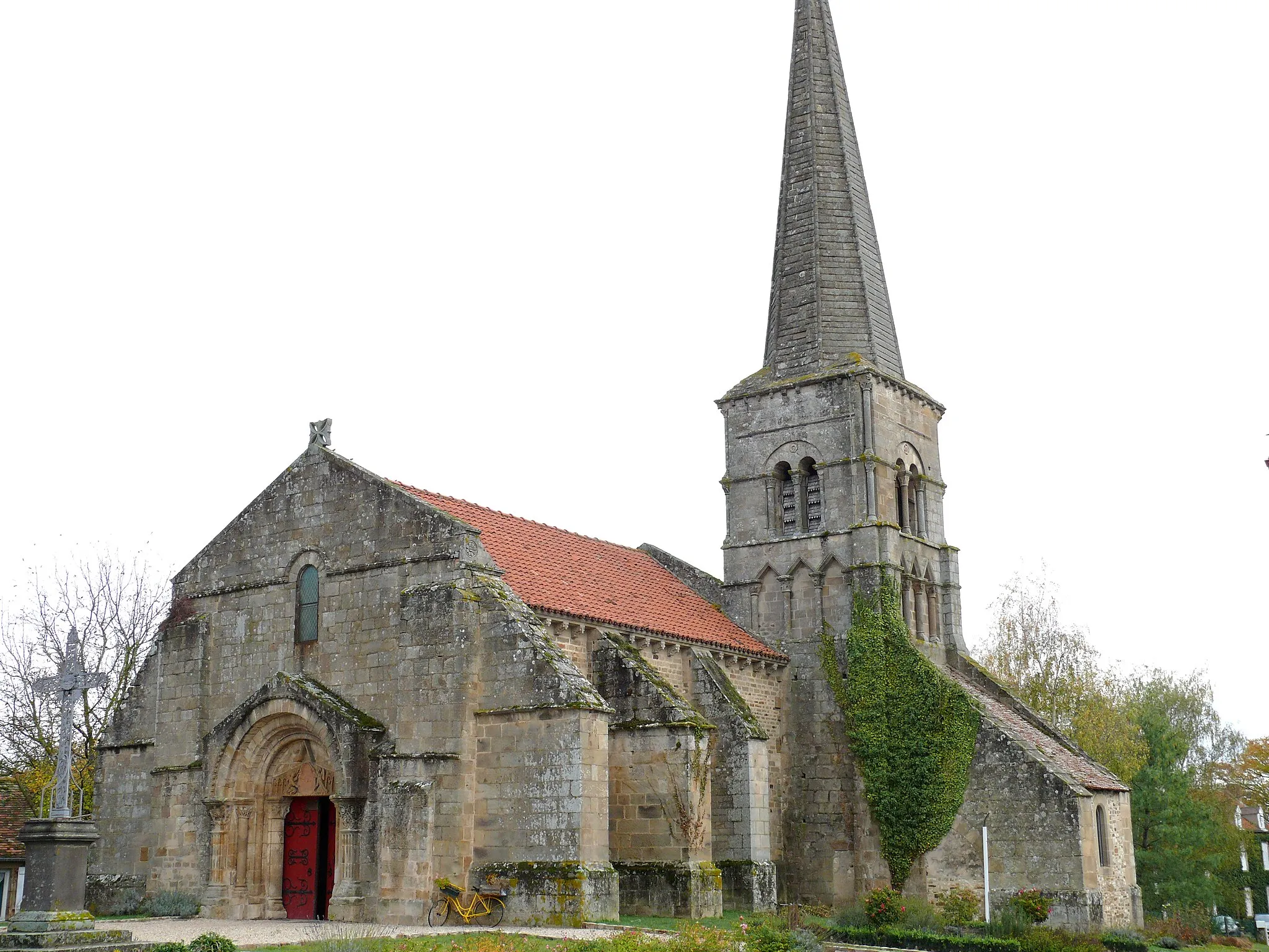 Photo showing: Autry-Issards - Eglise de la Sainte-Trinité