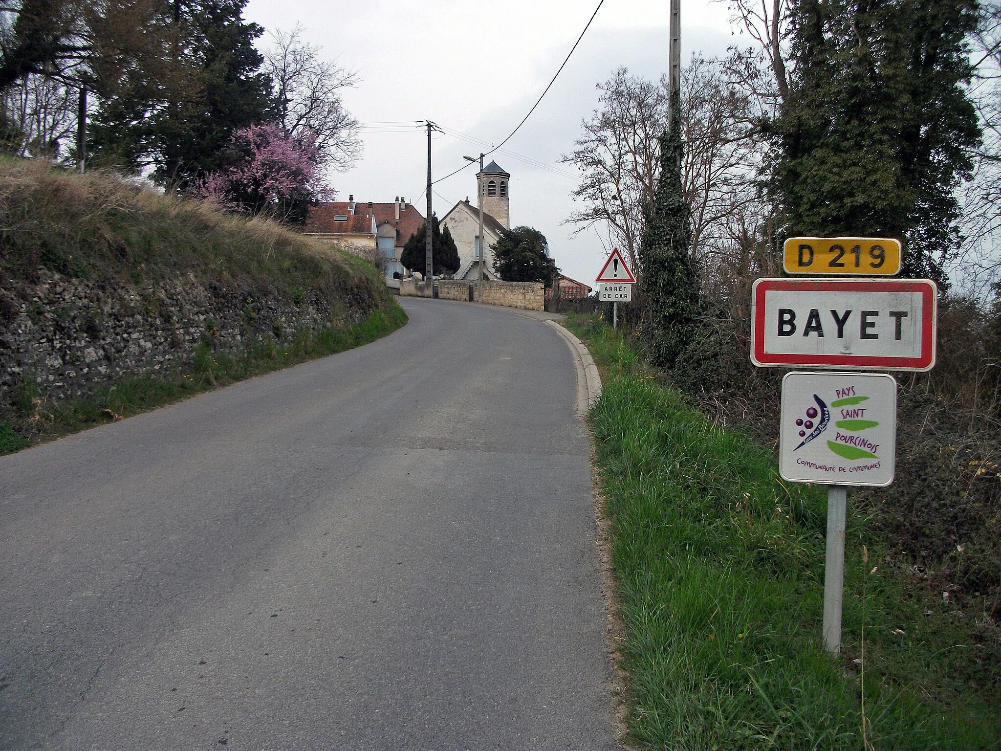Photo showing: Entrance of Bayet by departmental road 219 (1988-made sign) [10550]