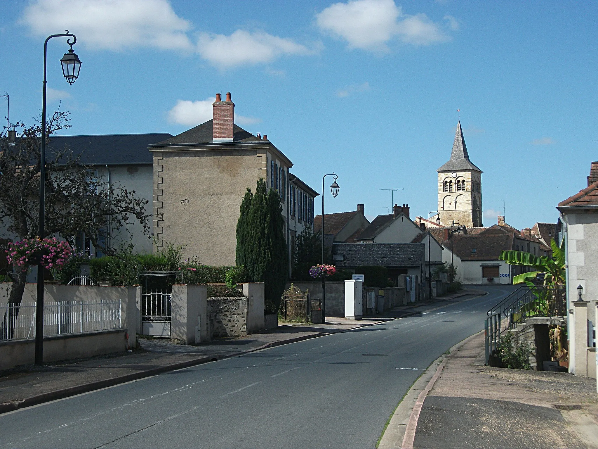 Photo showing: Main road passing by Bizeneuille, Allier, Auvergne-Rhône-Alpes, France: D 94, towards Montluçon [16700]