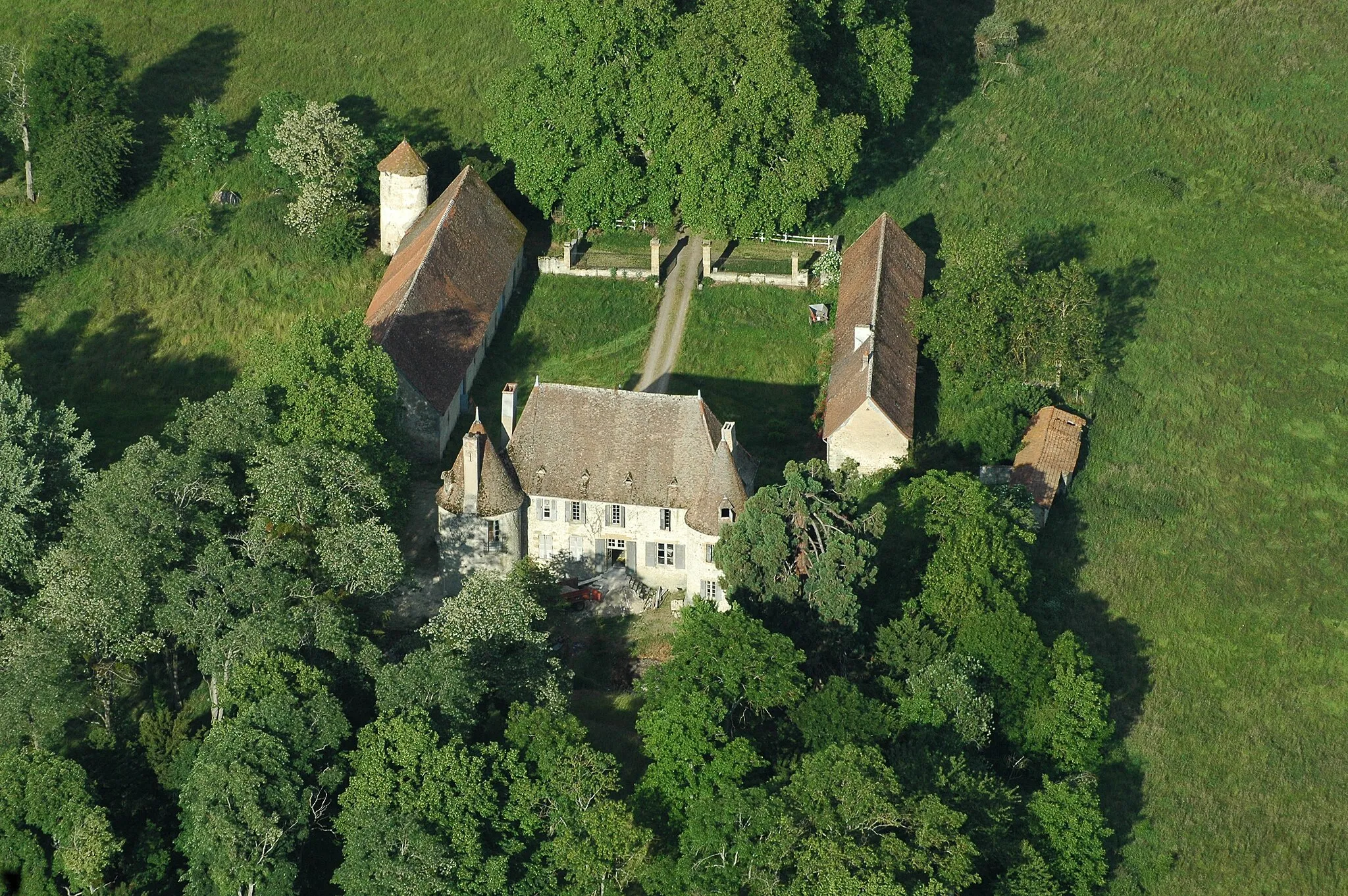 Photo showing: Le château des Ecossais à Bresnay, Allier, France.