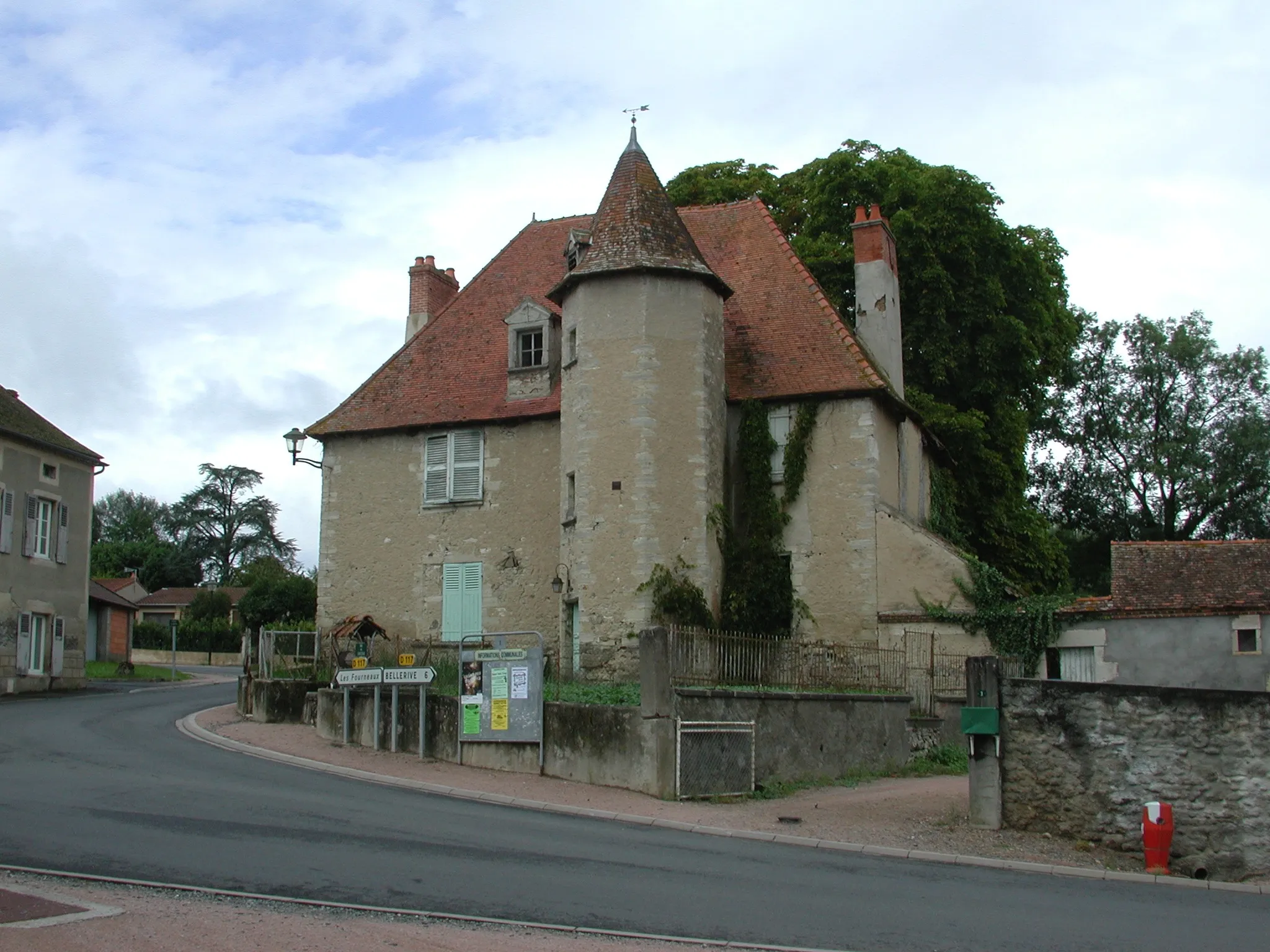 Photo showing: Brugheas (Allier, France). Ancien collège. 2008.