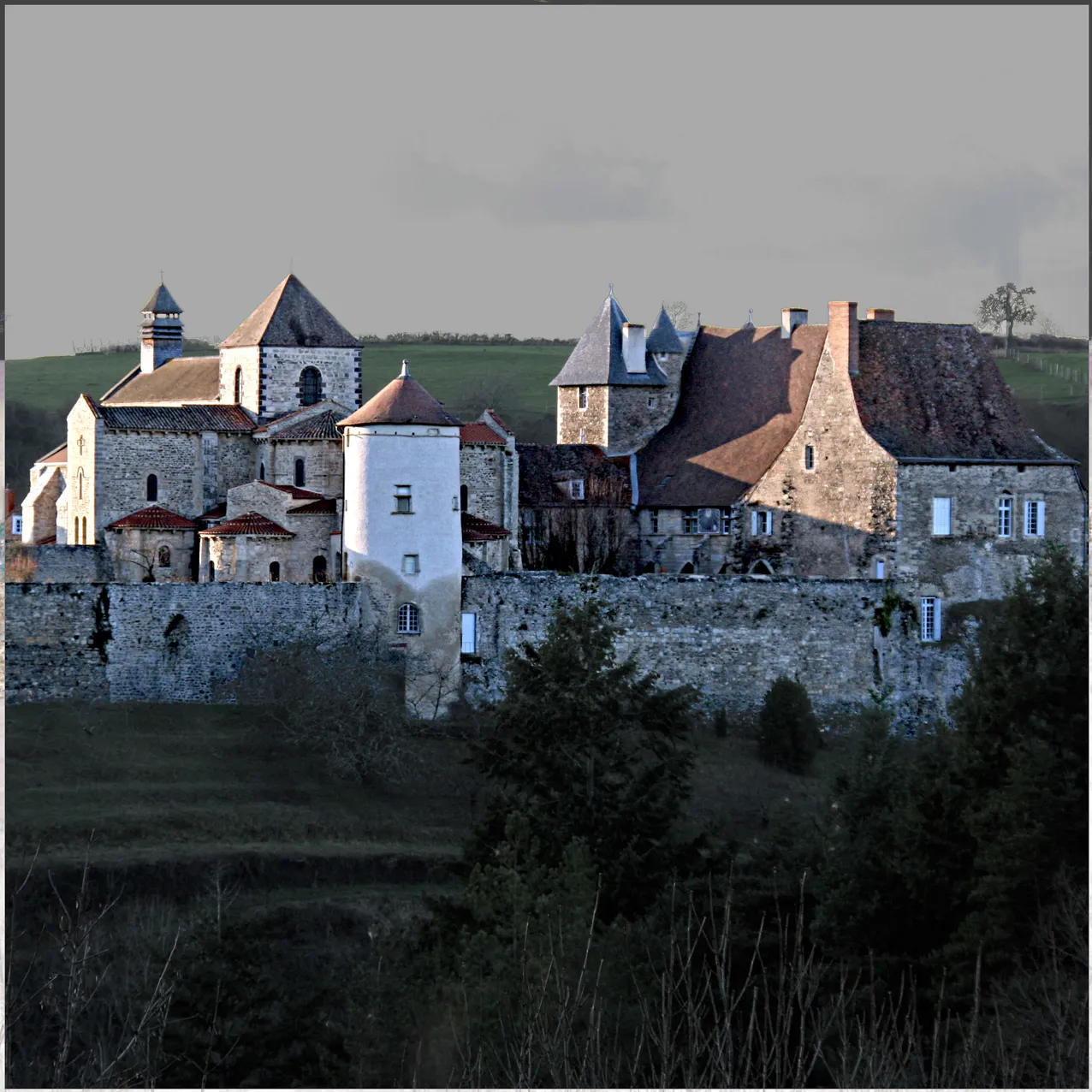 Photo showing: Abbey of Chantelle, Allier, Auvergne, France, European Union