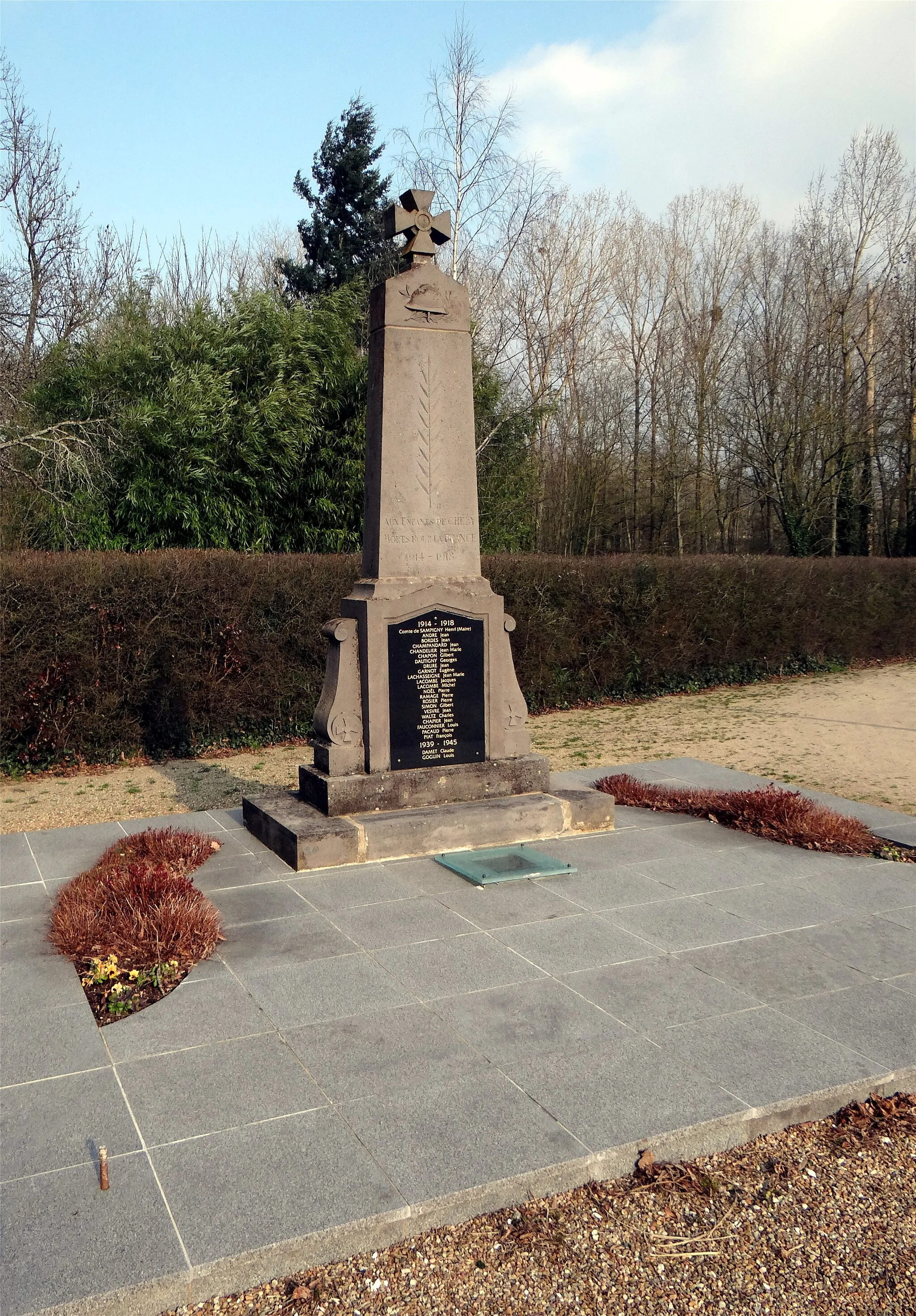 Photo showing: Monument aux morts, Chézy, Allier, France.