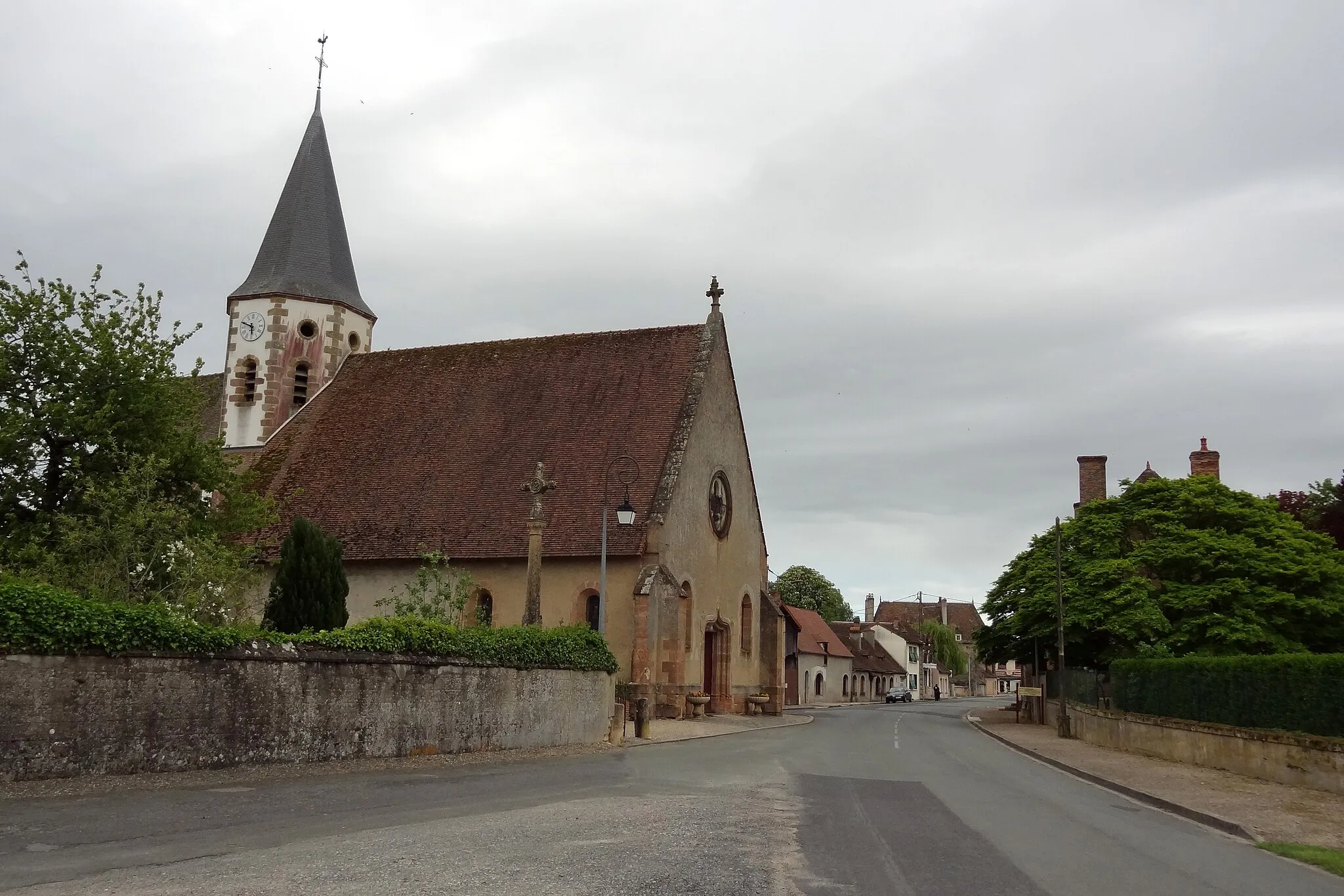 Photo showing: Saint-Sixte and Saint-Nizier church, Chevagnes, france