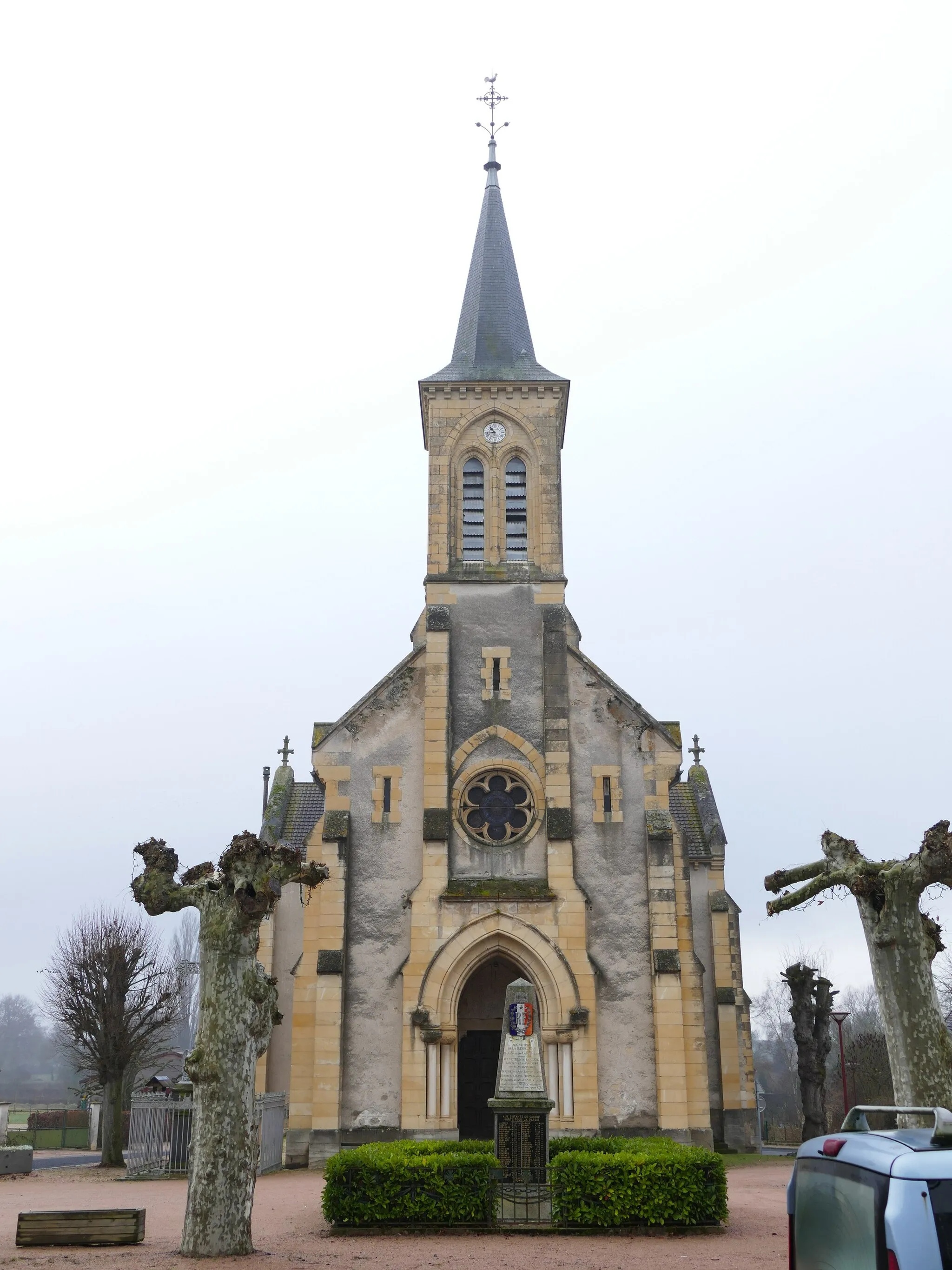 Photo showing: Saint-Peter-and-Saint-Martin's church in Cindré (Allier, Auvergne, France).