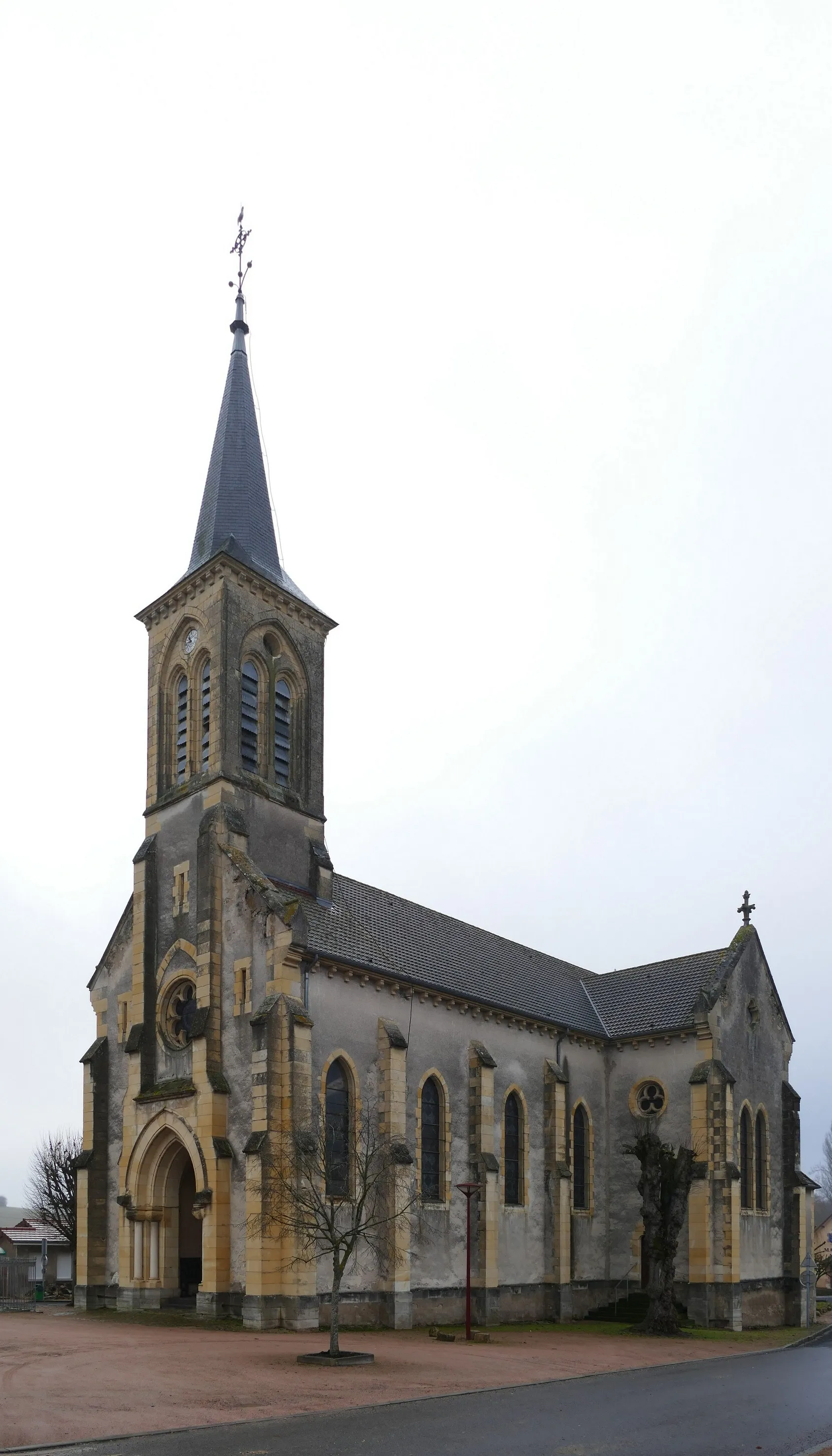 Photo showing: Saint-Peter-and-Saint-Martin's church in Cindré (Allier, Auvergne, France).