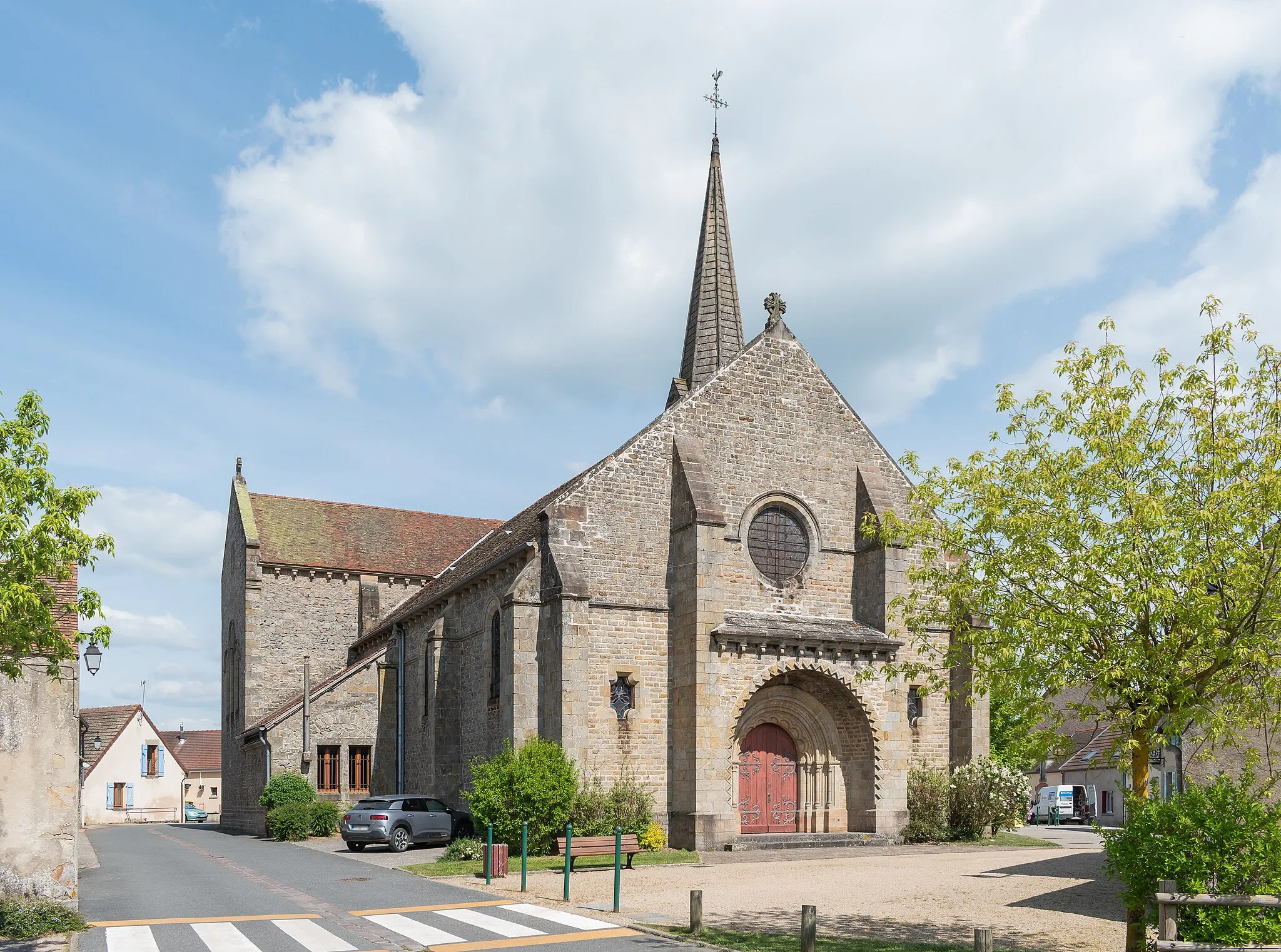 Photo showing: Saint Julien church in Cressanges, Allier, France