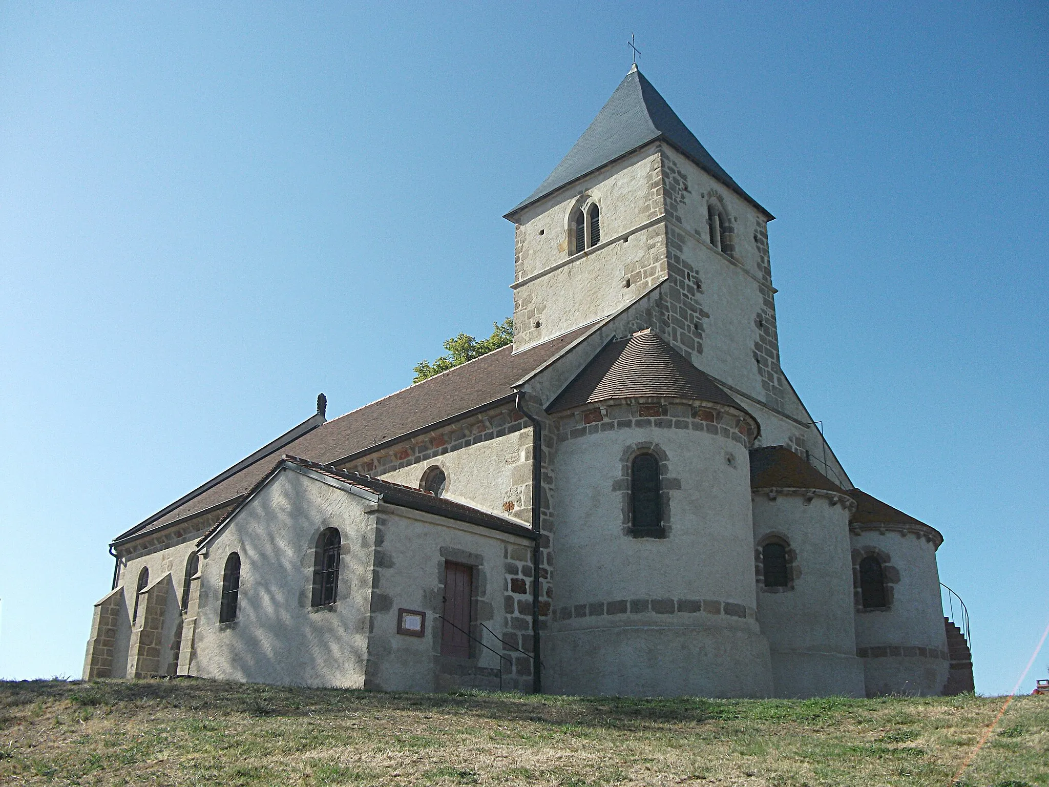 Photo showing: Church Notre-Dame (12th century), in Lapeyrouse, Puy-de-Dôme, Auvergne-Rhône-Alpes, France. [19016]