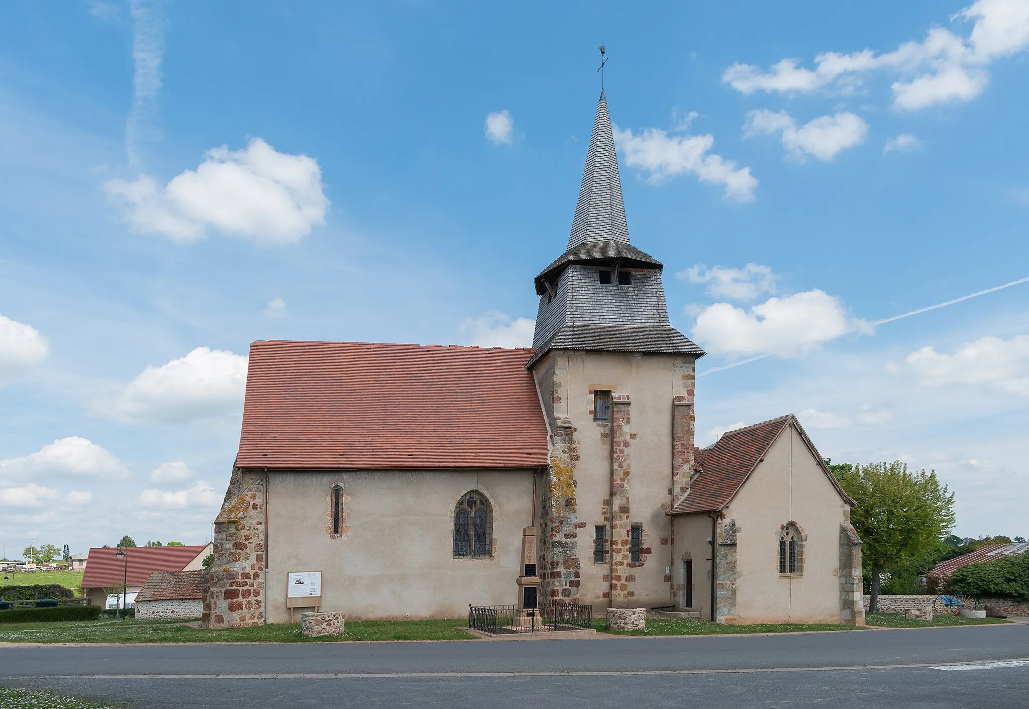 Photo showing: This building is inscrit au titre des monuments historiques de la France. It is indexed in the base Mérimée, a database of architectural heritage maintained by the French Ministry of Culture, under the reference PA00093081 .