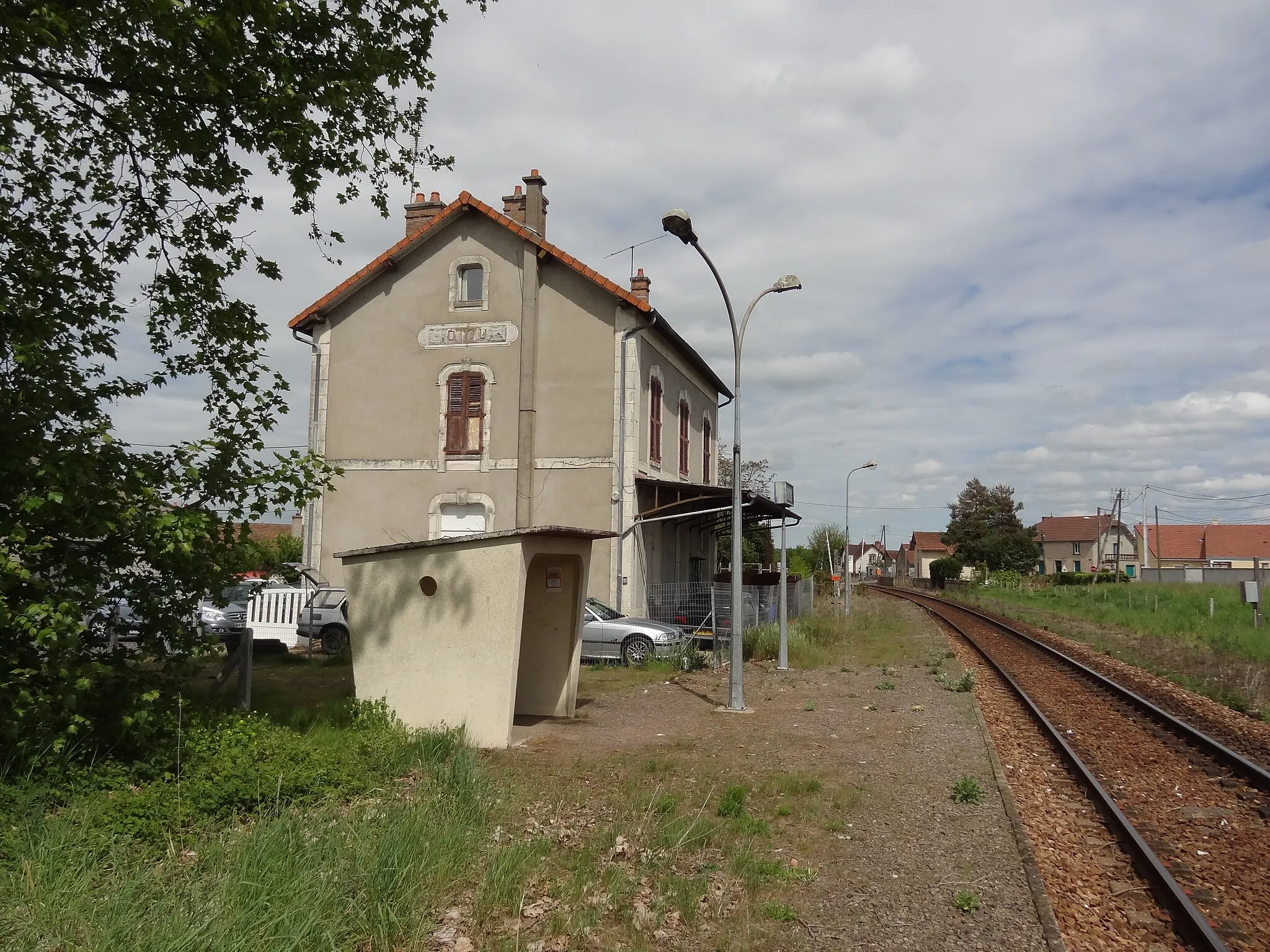 Photo showing: Diou station (Allier)