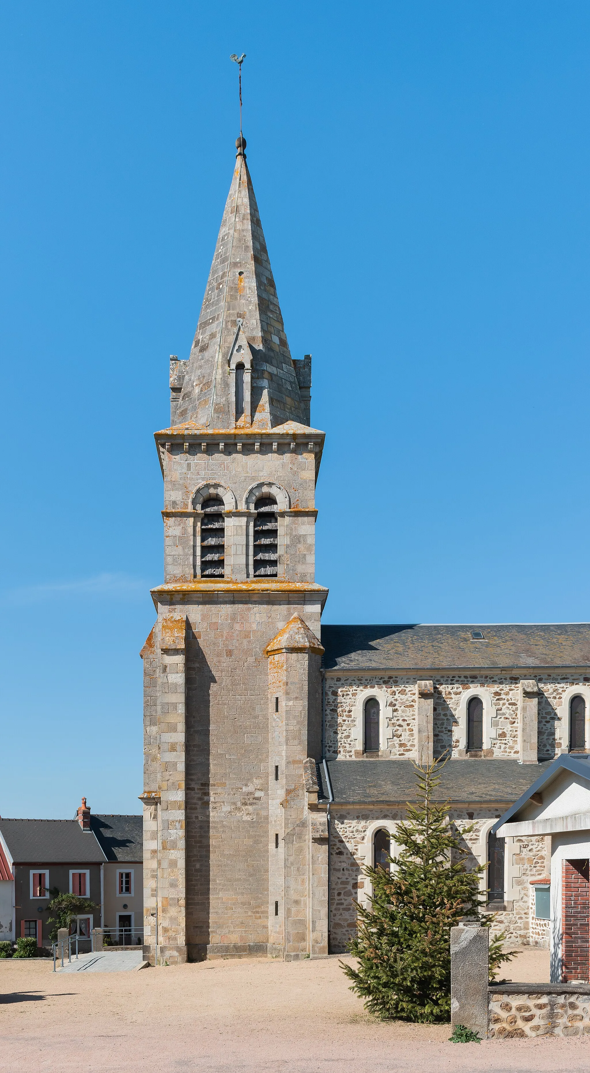 Photo showing: Saint Thomas church in La Petite-Marche, Allier, France