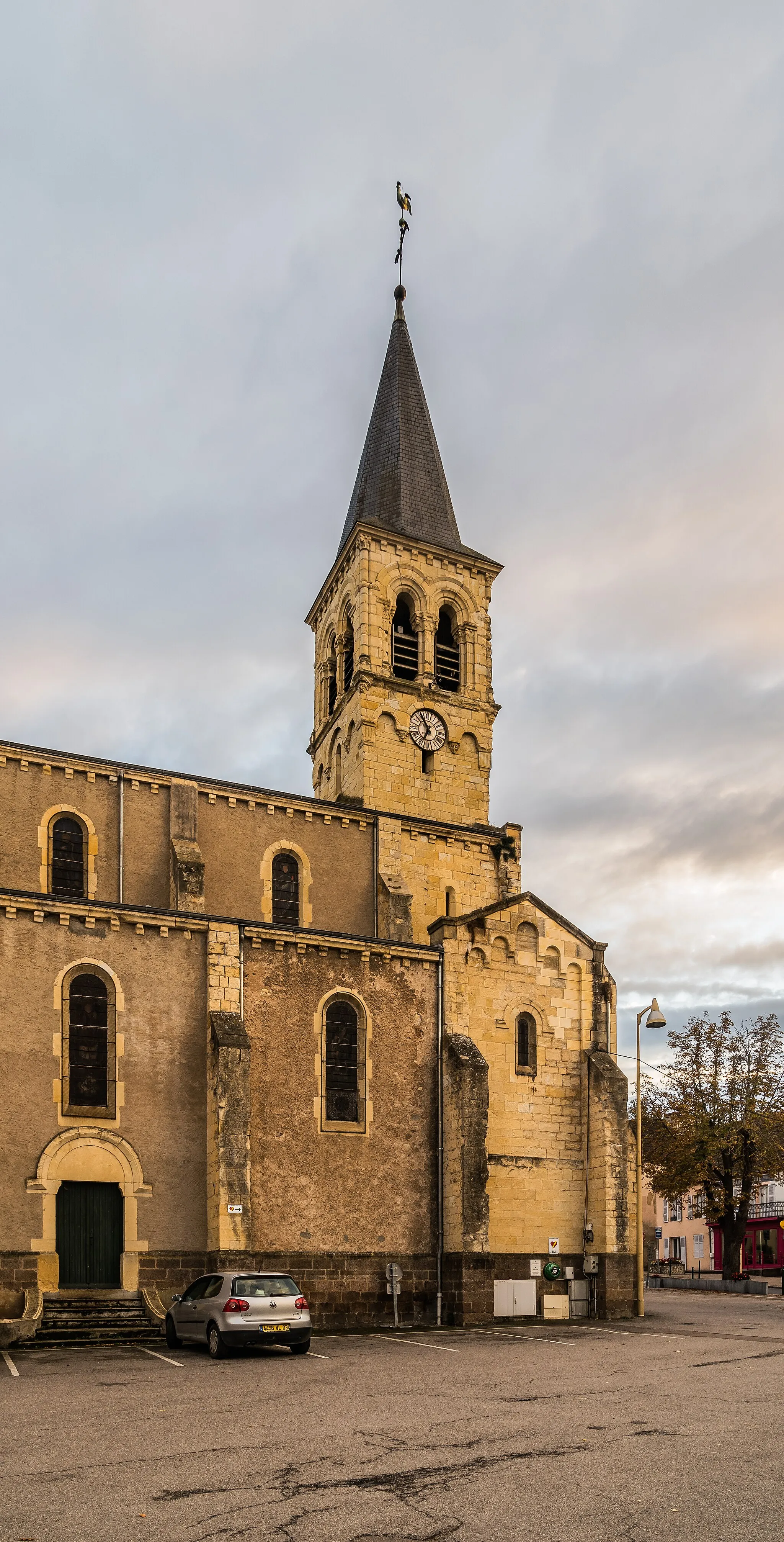 Photo showing: Saint Maurice church of Le Donjon, Allier, France
