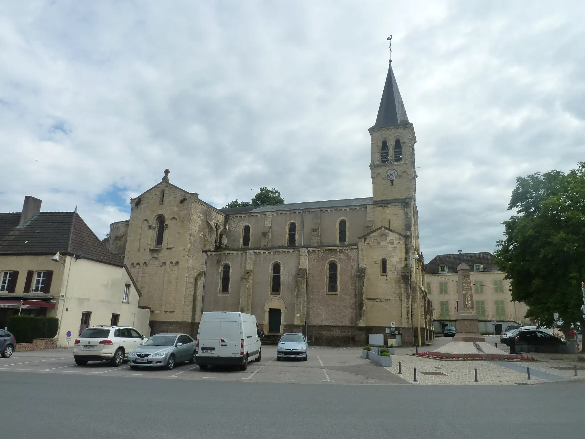 Photo showing: Kostol v Le Donjon