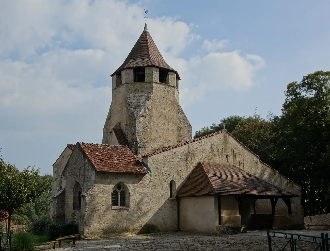 Photo showing: Église Saint-Pourçain