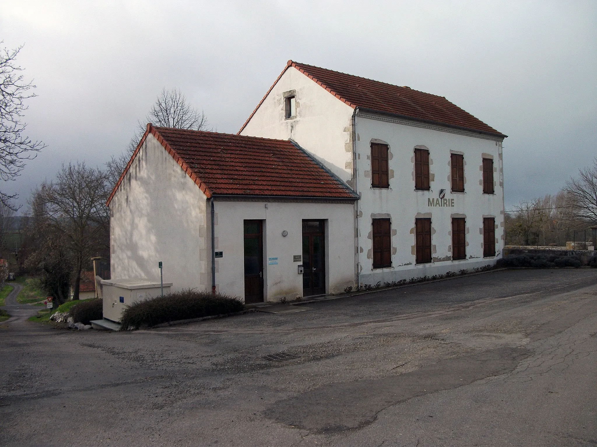 Photo showing: Town hall of Monteignet-sur-l'Andelot [10198]