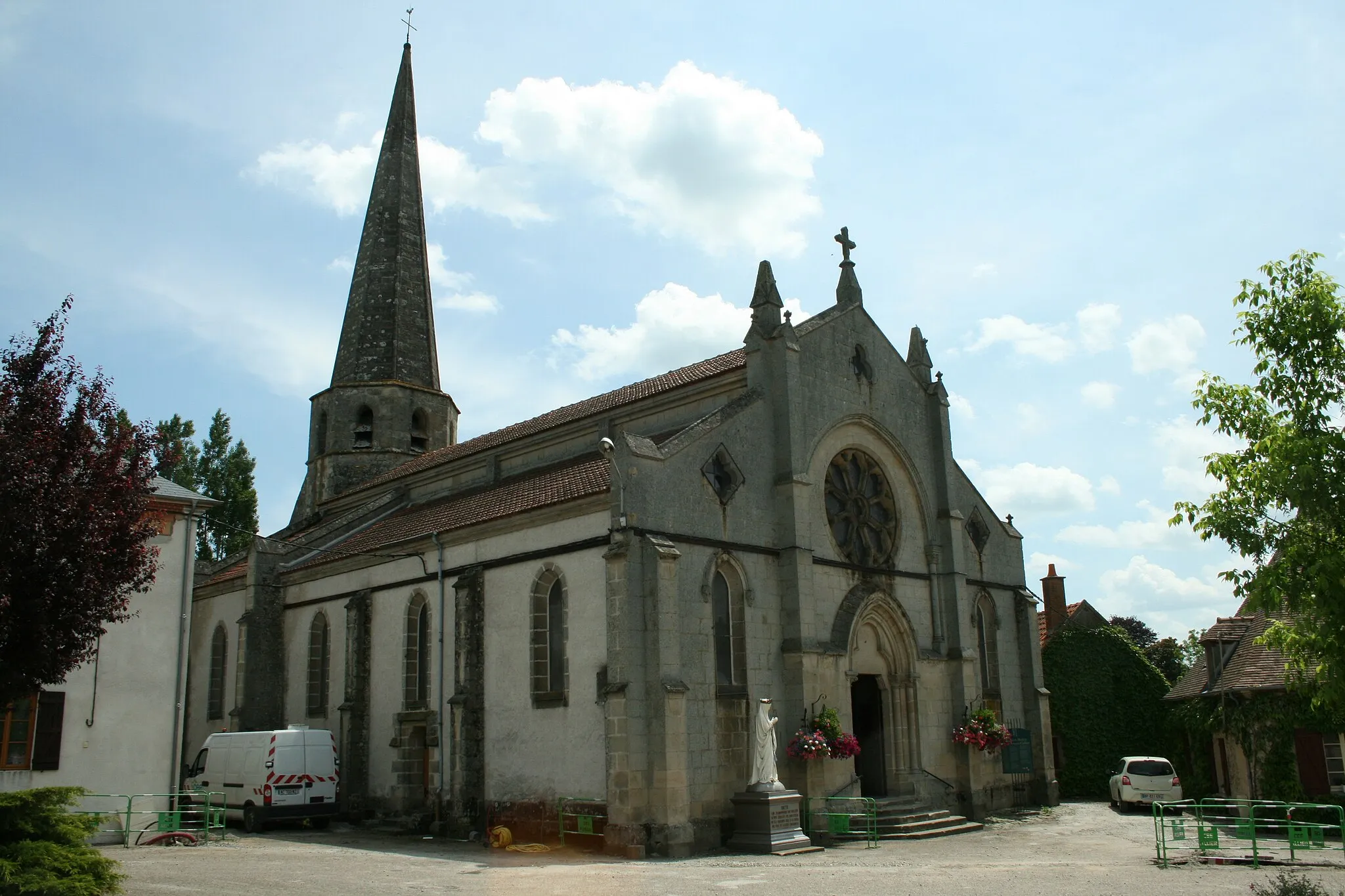Photo showing: L'église Saint Martin (1851) de Noyant d'Allier.