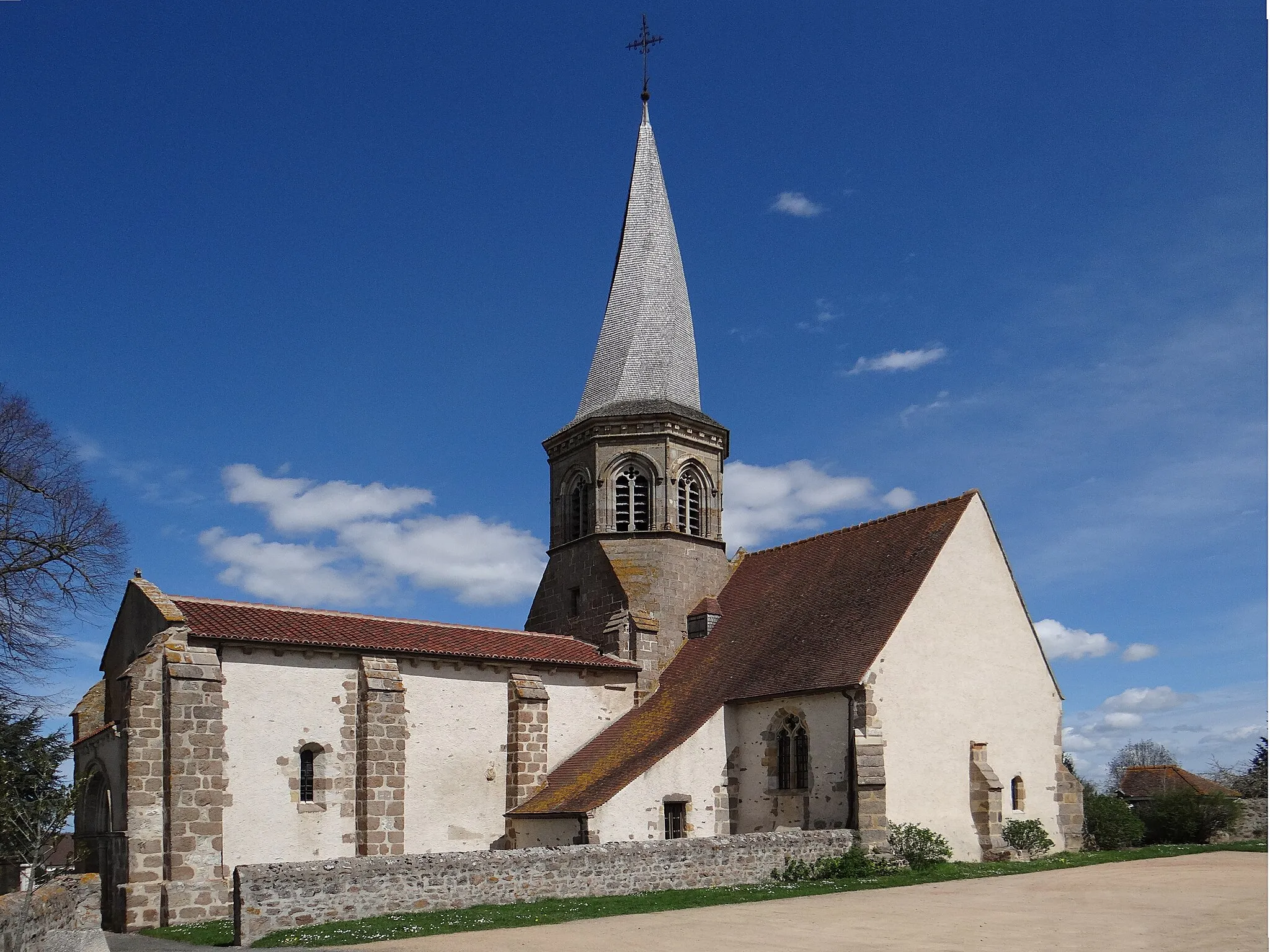 Photo showing: This building is inscrit au titre des monuments historiques de la France. It is indexed in the base Mérimée, a database of architectural heritage maintained by the French Ministry of Culture, under the reference PA00093262 .