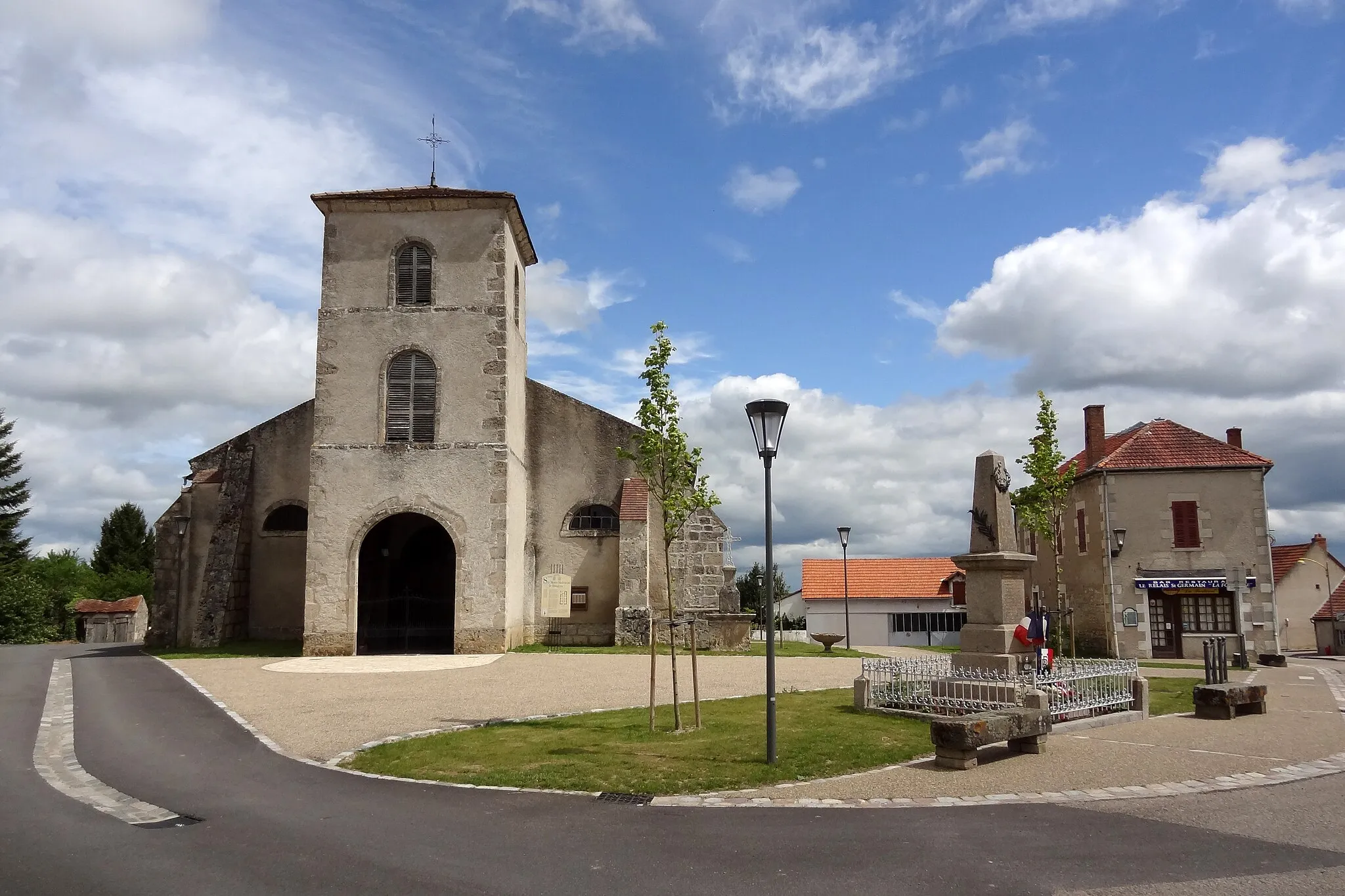 Photo showing: Sainte-Marie-Madeleine church, Rongères, France