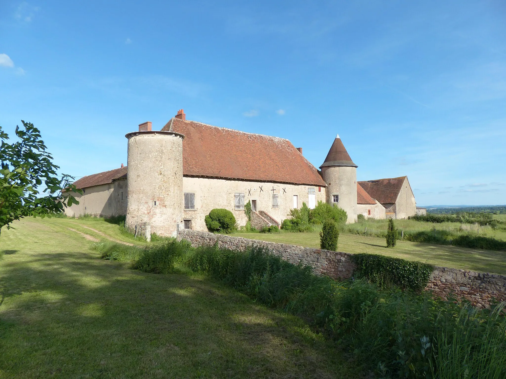 Photo showing: Château de Quinssaines, Allier (France). Façade ouest sur jardin.