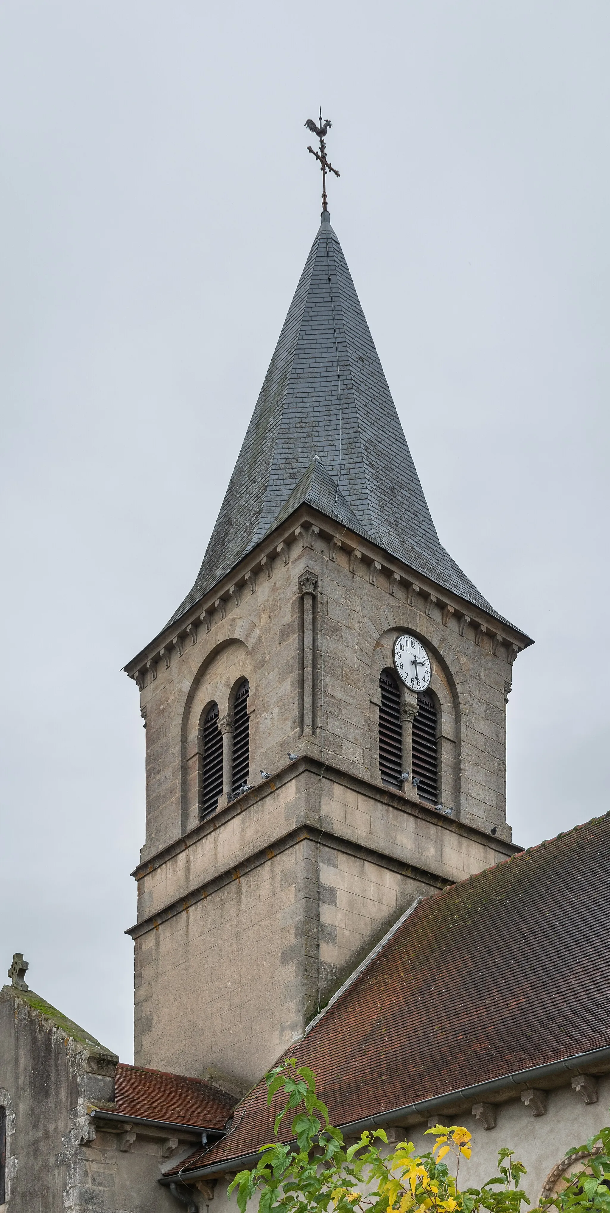 Photo showing: Bell tower of the Saint Lawrence church in Saint-Ennemond, Allier, France