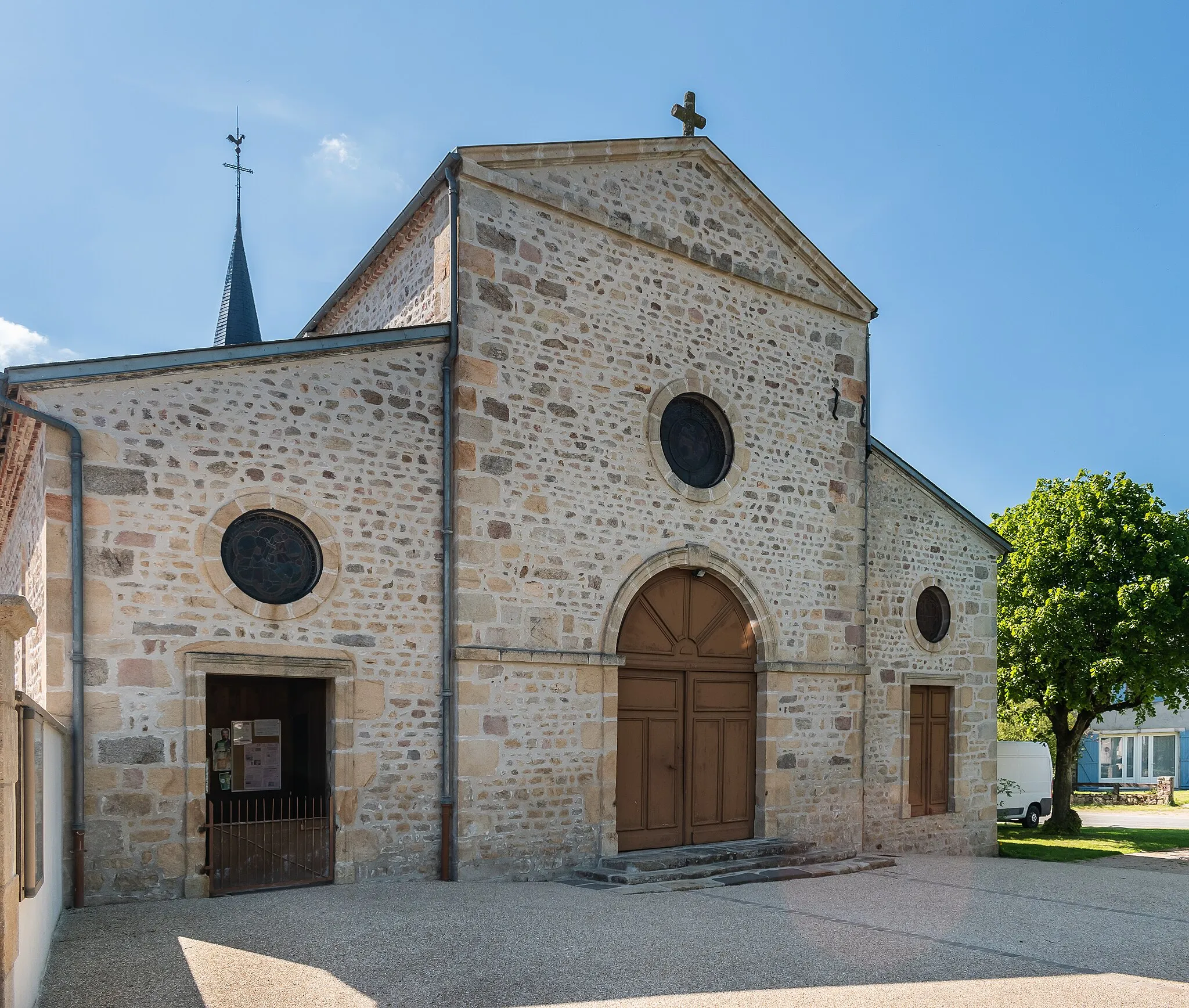 Photo showing: Saint Julian church in Saint-Fargeol, Allier, France