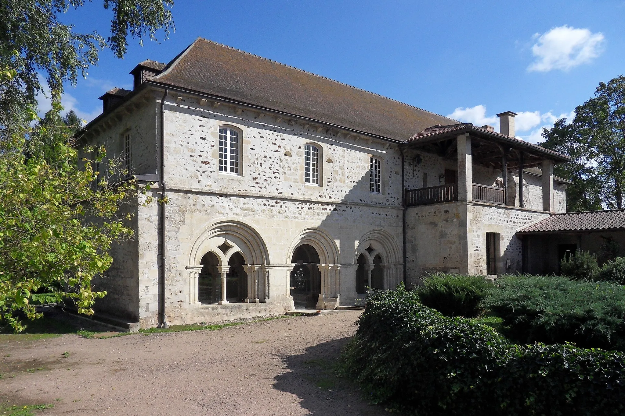 Photo showing: Abbaye Saint-Gilbert,  (Classé Inscrit, 1969 2001)