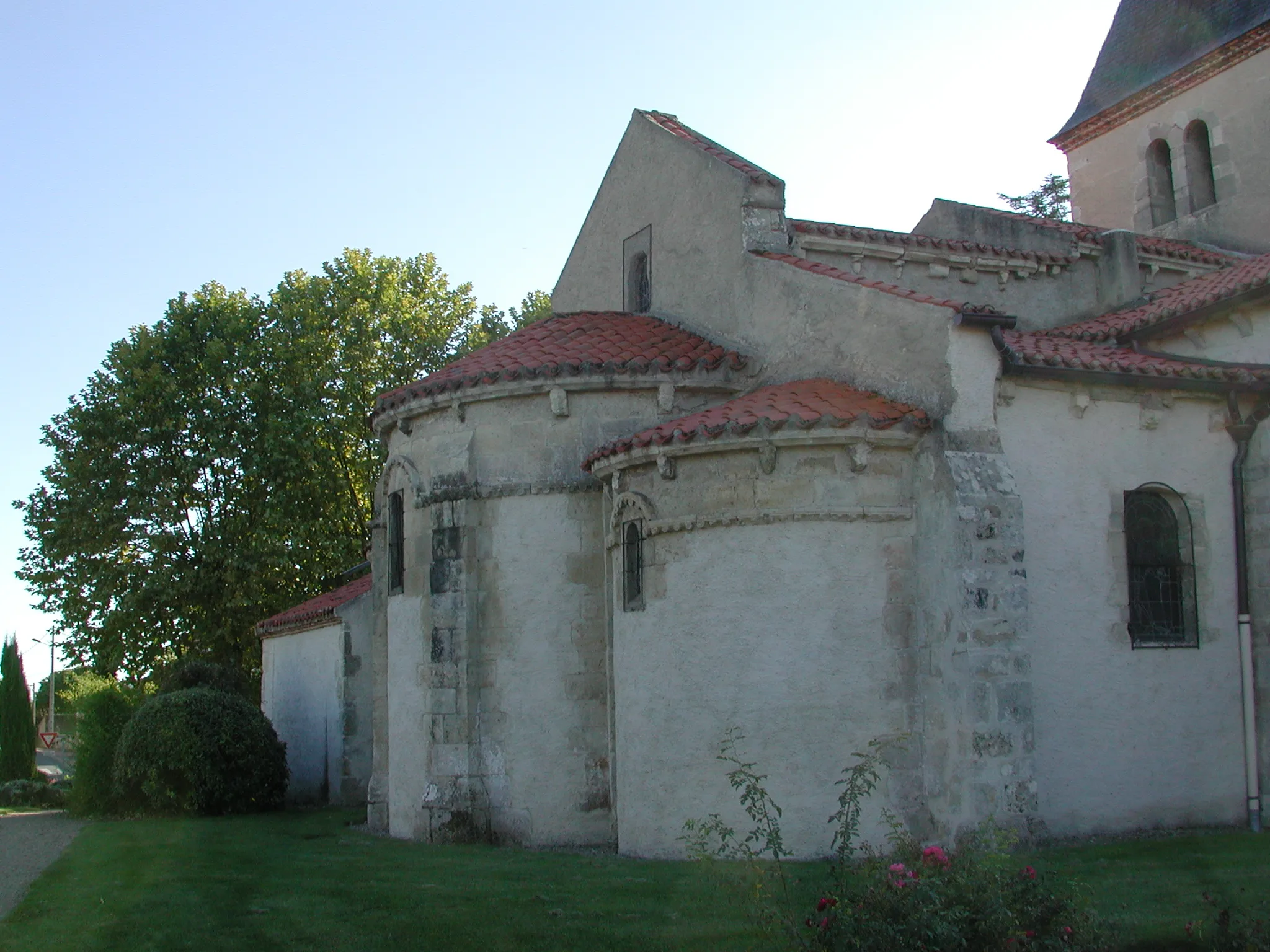 Photo showing: Église romane de Saint-Pont (Allier, France). Chevet (partie est de l'église).
