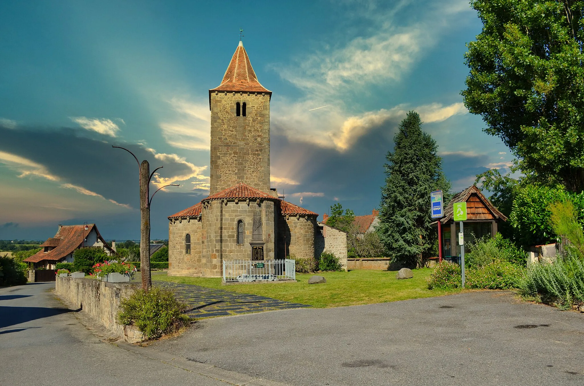 Photo showing: Eglise de Sainte-Thérence