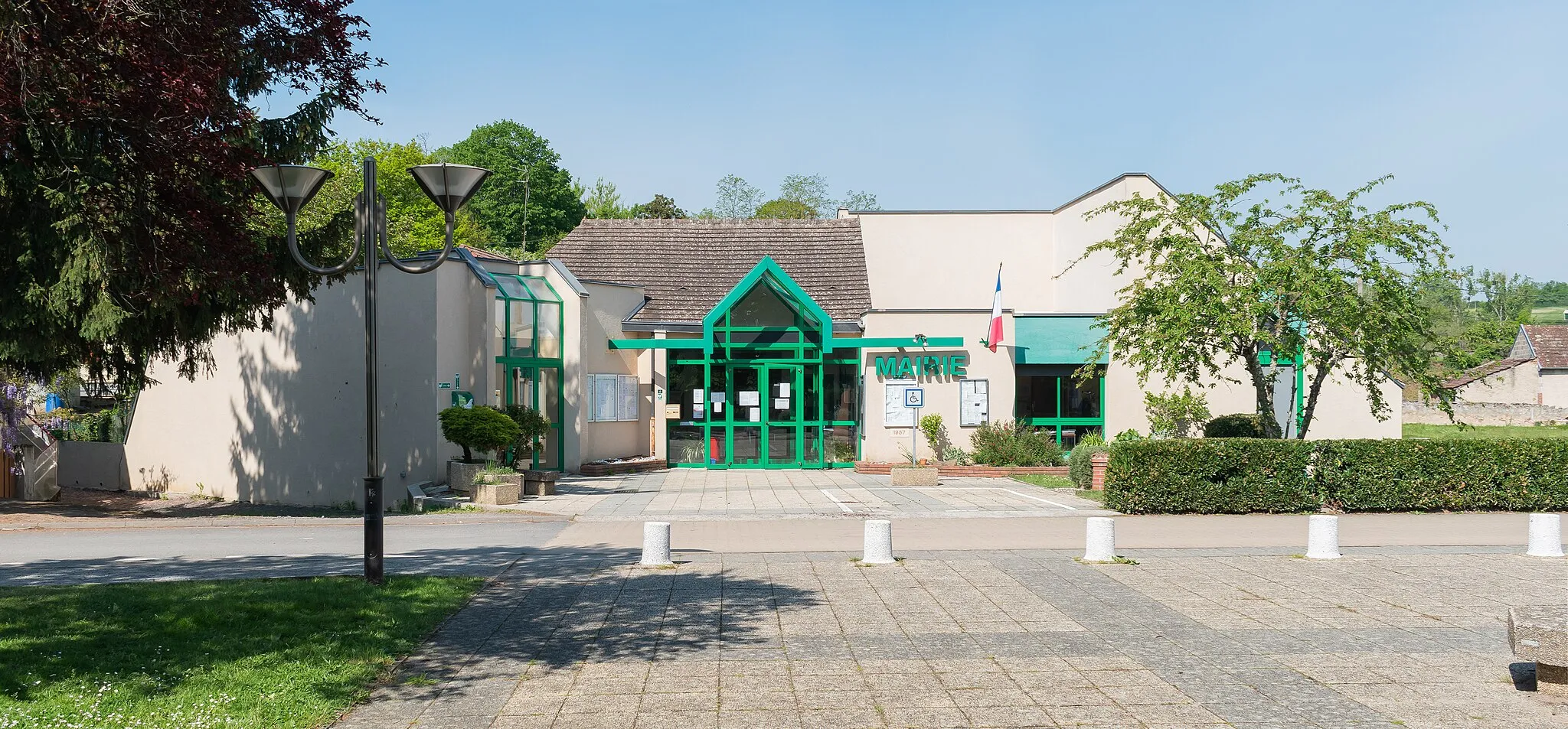 Photo showing: Town hall of Vaux, Allier, France