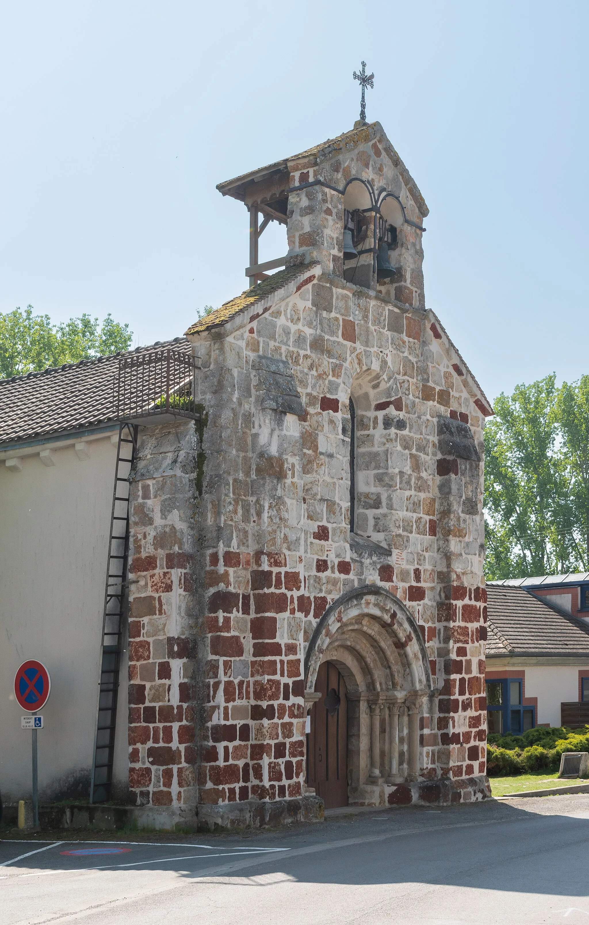 Photo showing: Saint Eligius church in Vaux, Allier, France