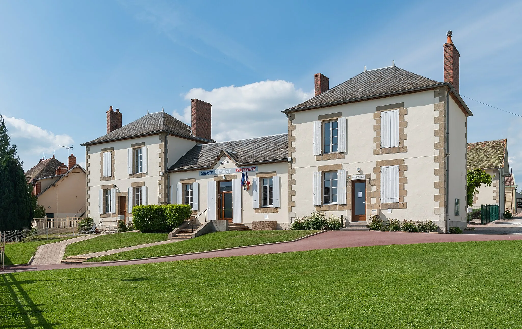 Photo showing: Town hall of Treban, Allier, France