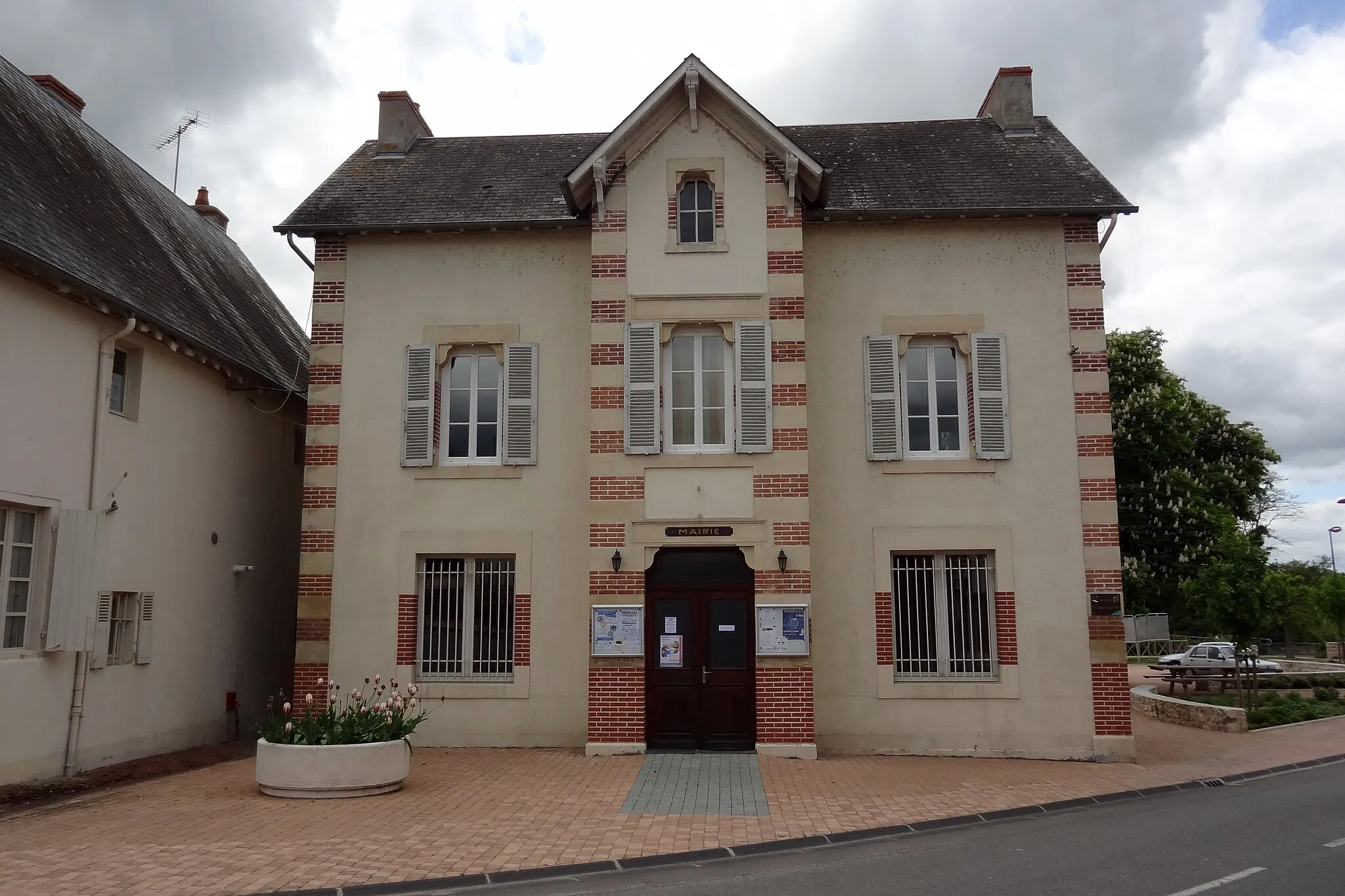Photo showing: Town hall of Trézelles, Allier, France