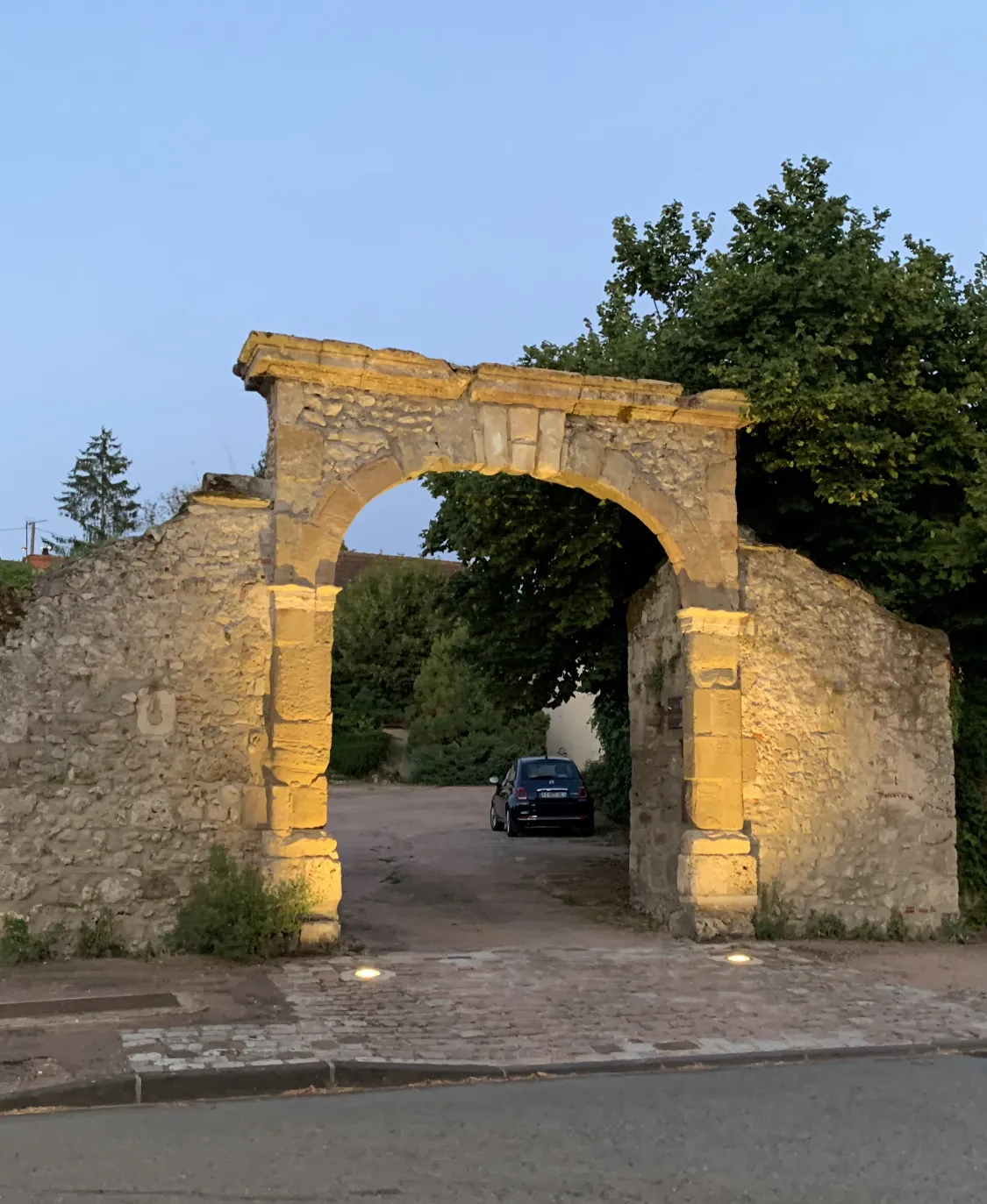 Photo showing: Portail d'entrée du Château de Trézelles