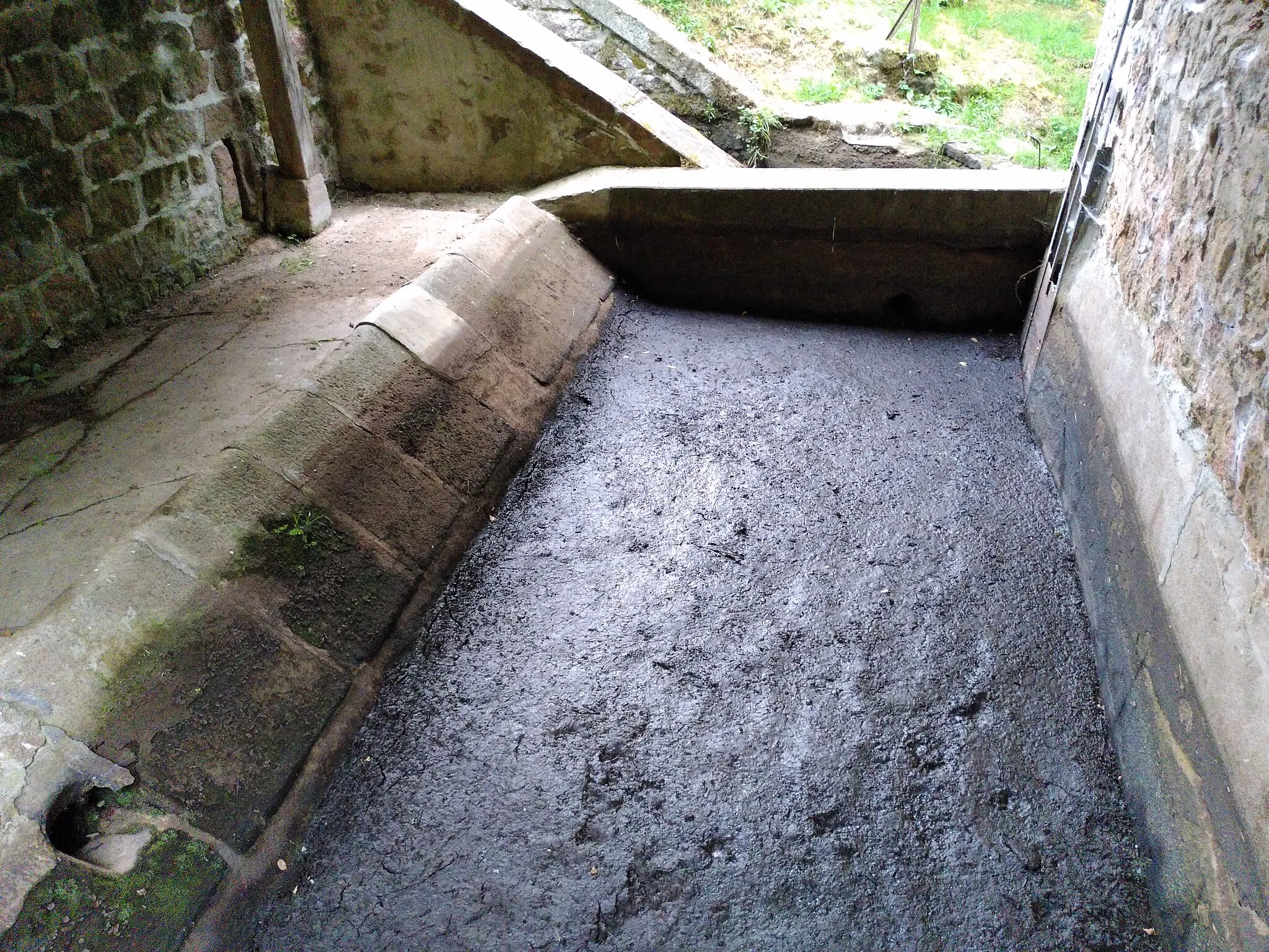 Photo showing: Photo du lavoir de « Les Vernes » à Maulnes-Vitray (sur Vitray).