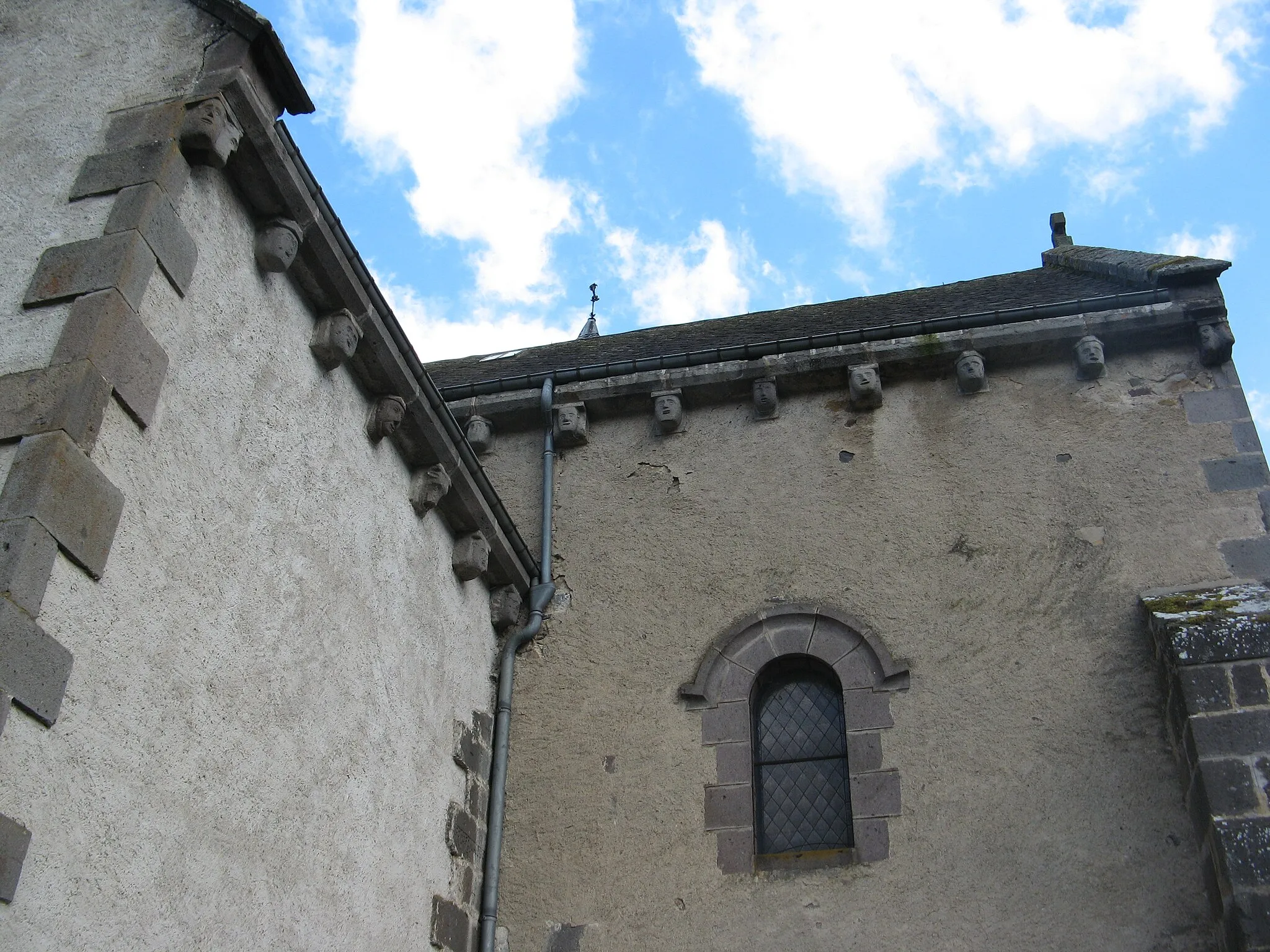 Photo showing: Valbeleix, église, modillons