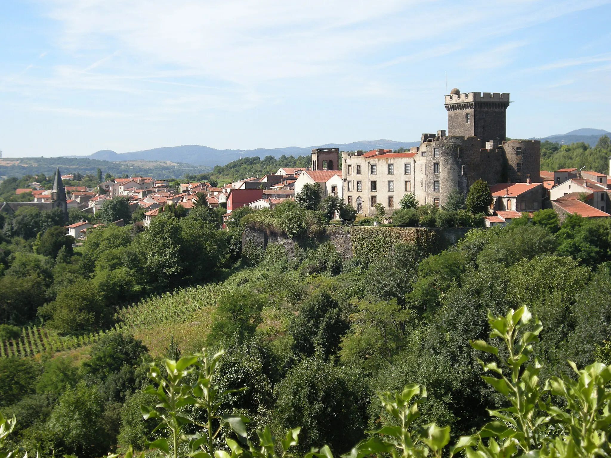 Photo showing: Village of Châteaugay in Puys de Dôme (France).