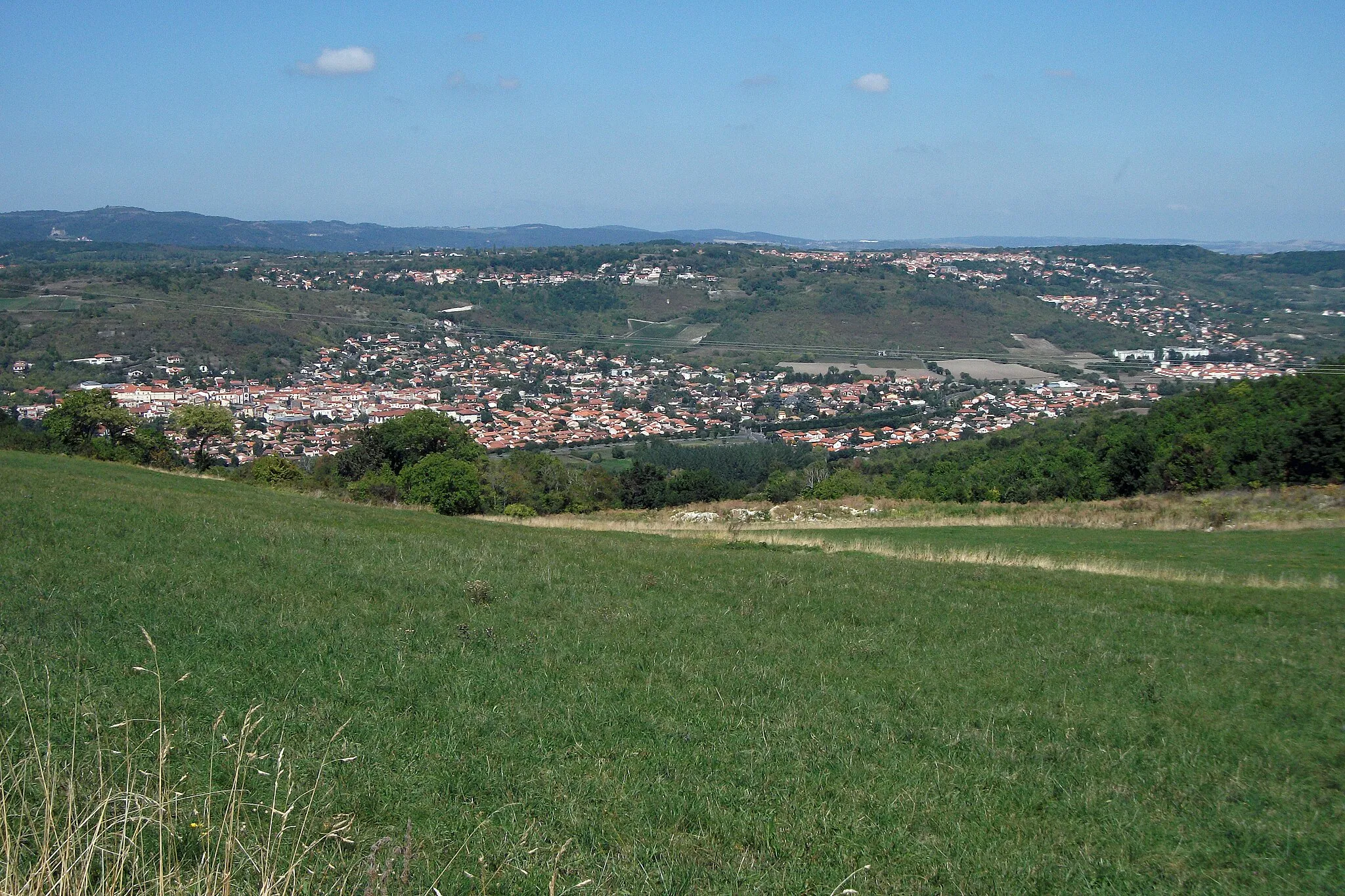 Photo showing: View of Blanzat, Cébazat and Châteaugay from col de Bancillon (elevation: 549 m or 1,801 ft) [9069]